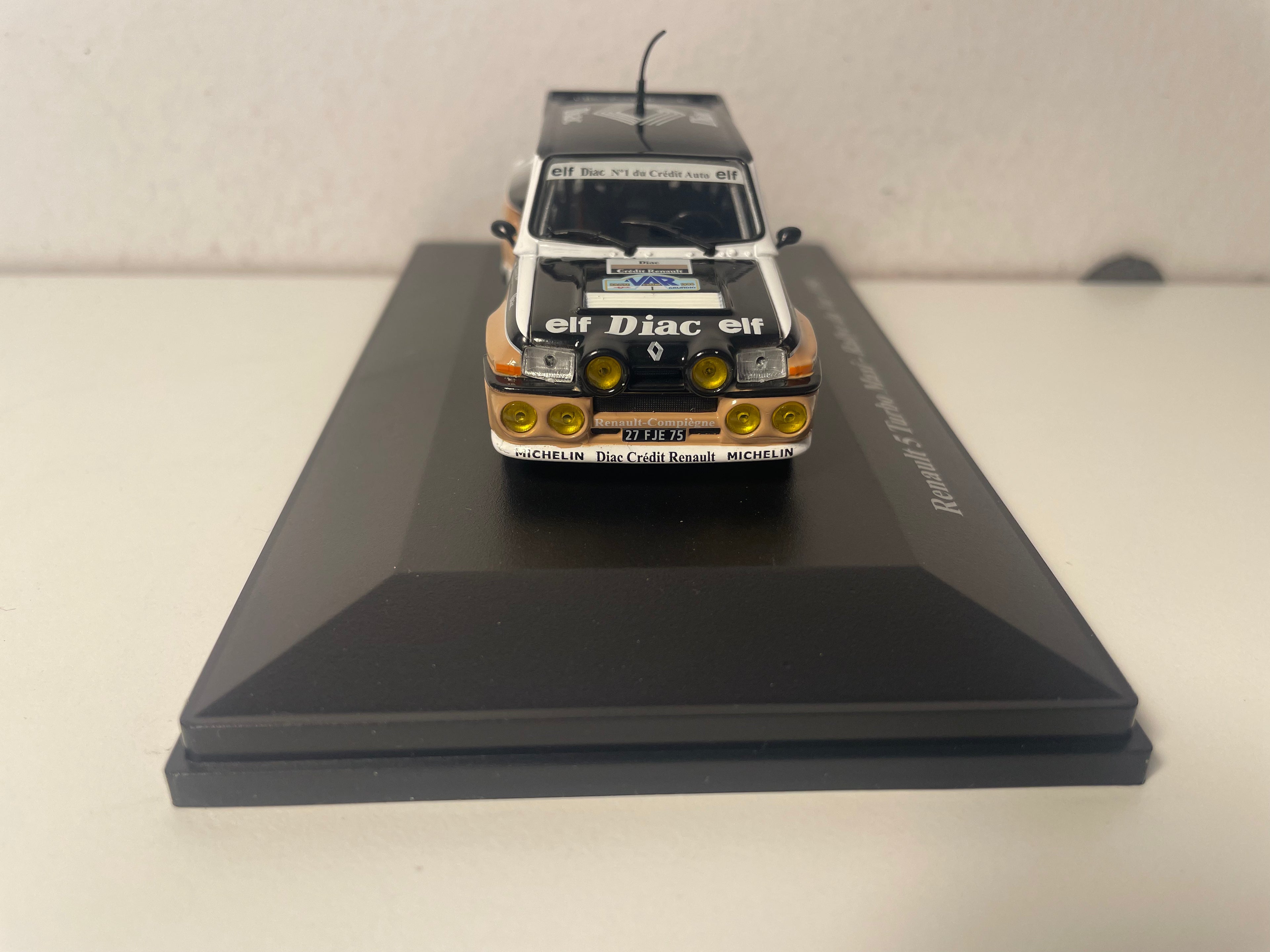 Renault 5 Turbo Maxi marron, blanche et noire numéro 1 - rallye du Var de 1986 (blister)