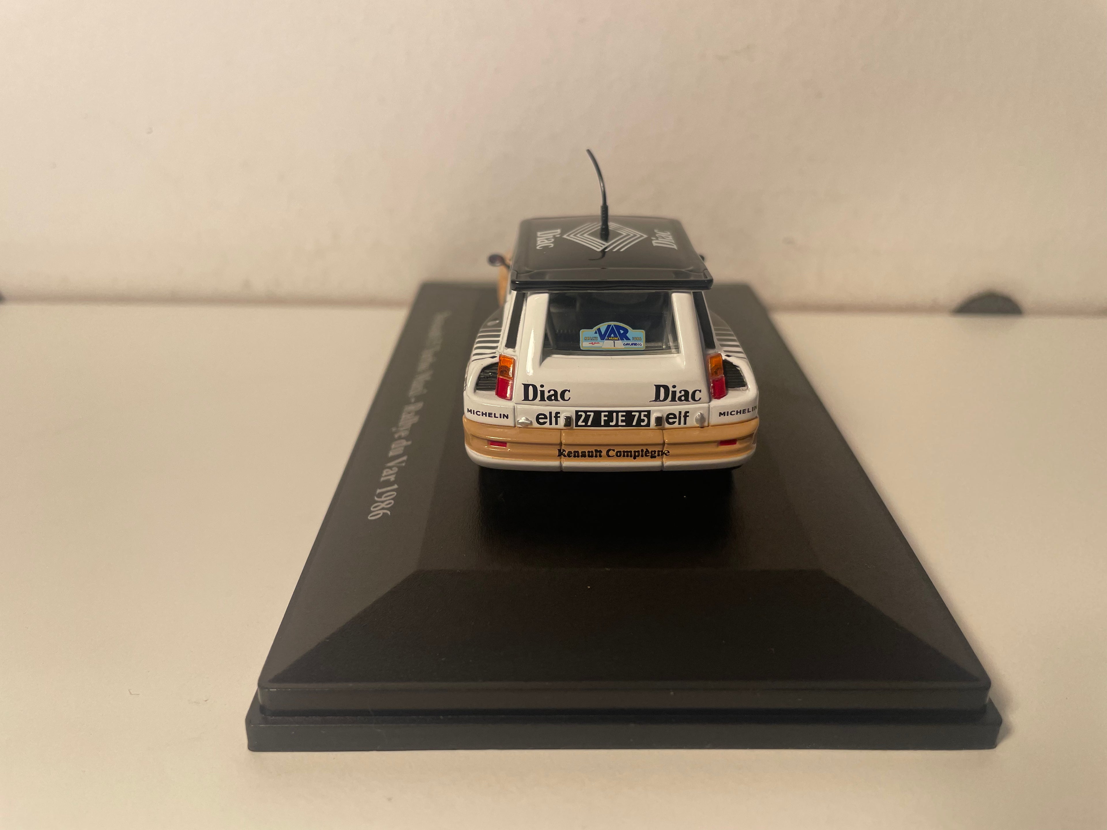 Renault 5 Turbo Maxi marron, blanche et noire numéro 1 - rallye du Var de 1986 (blister)