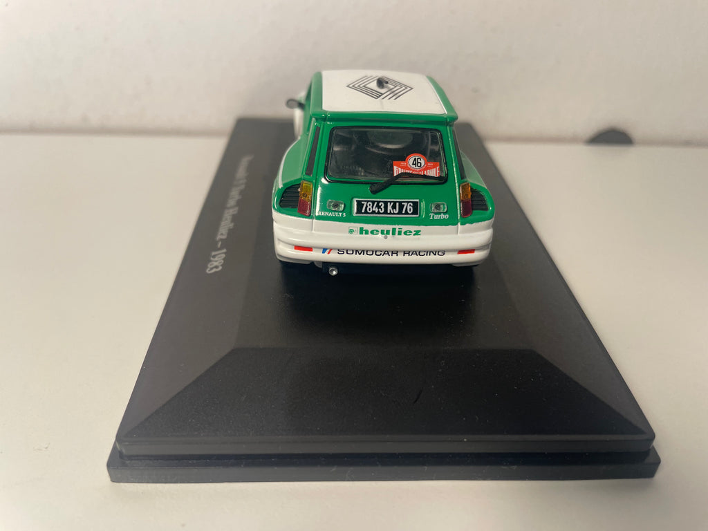 Renault 5 Turbo Heuliez blanche et verte numéro 46 de 1983 (blister) - Le rétro passager a été recollé