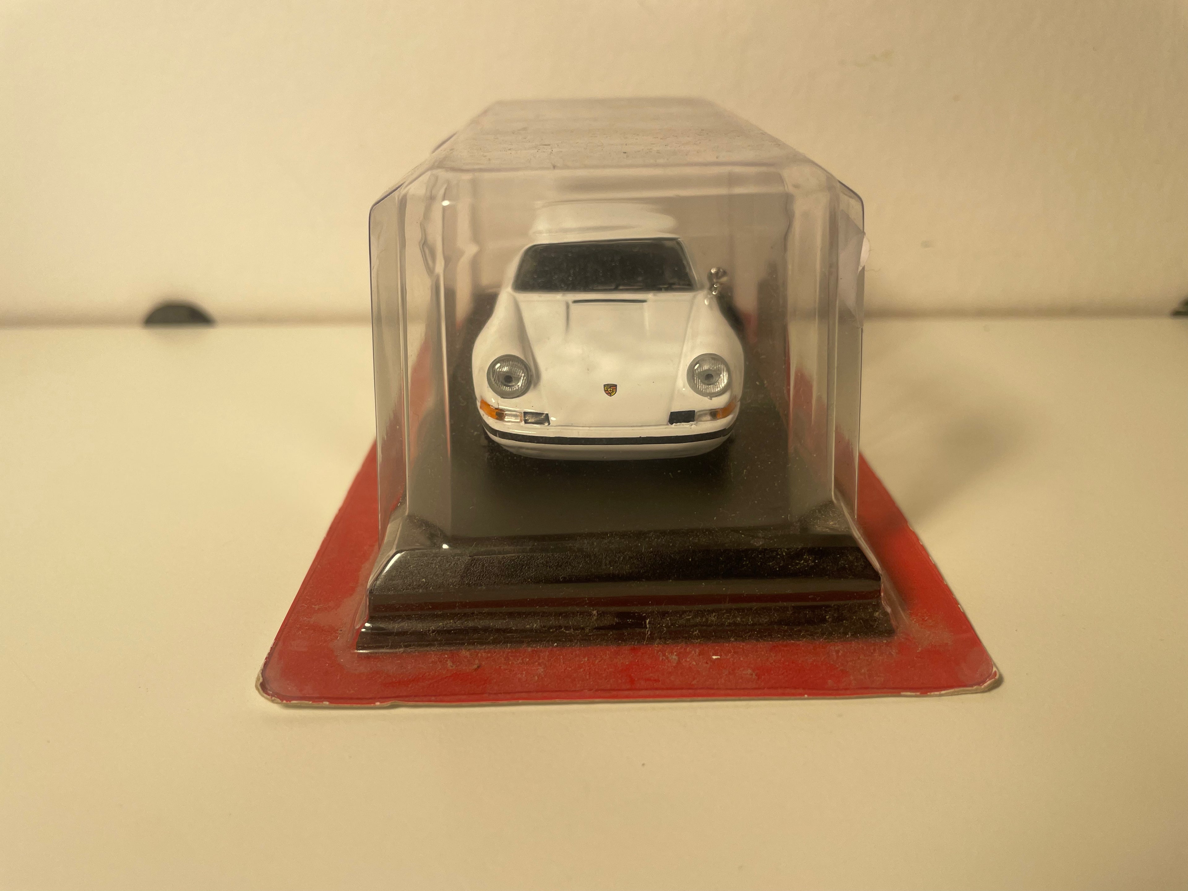Porsche 911S wäiss vum 1968 - Auto Plus
