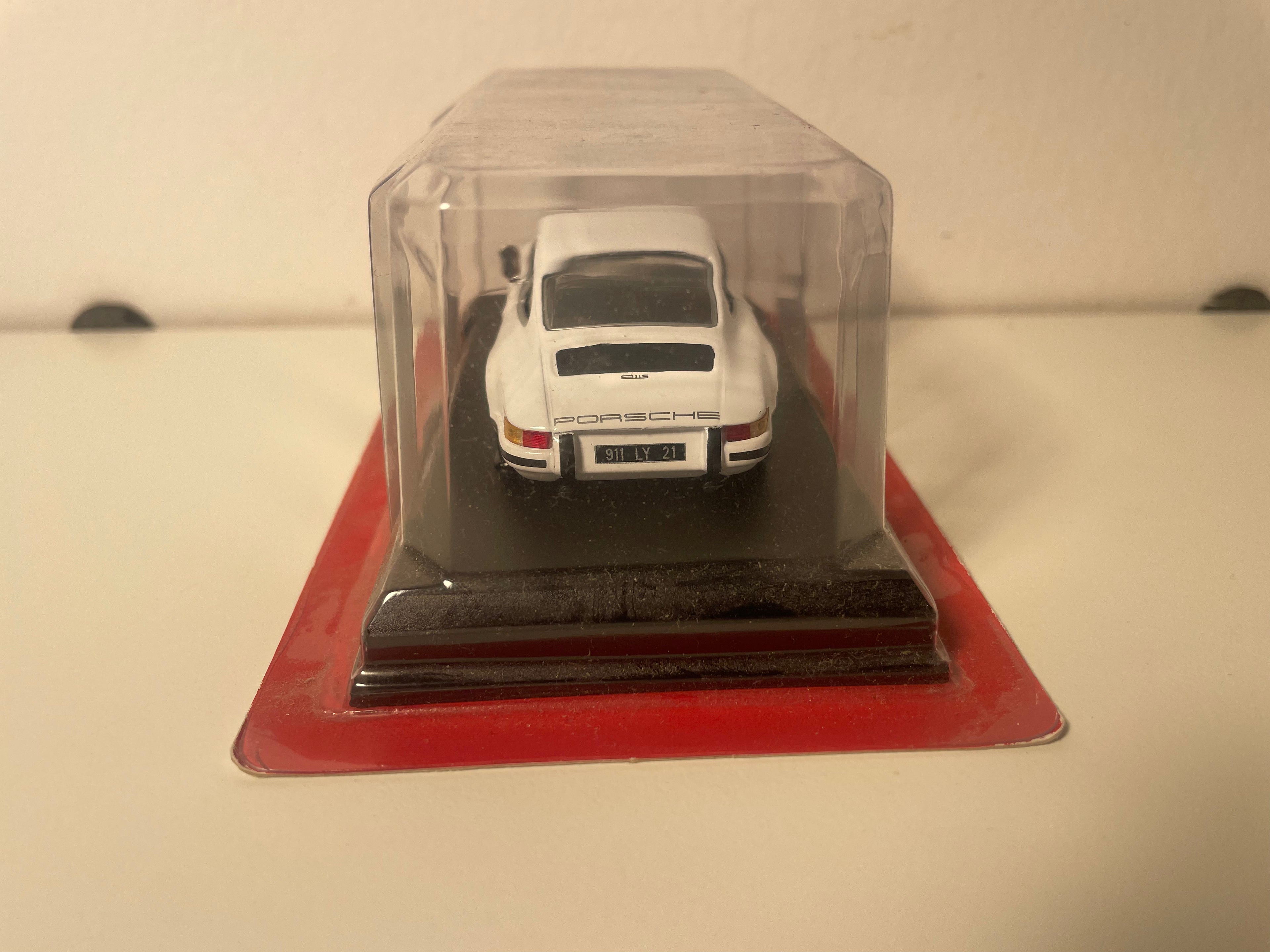 Porsche 911S wäiss vum 1968 - Auto Plus