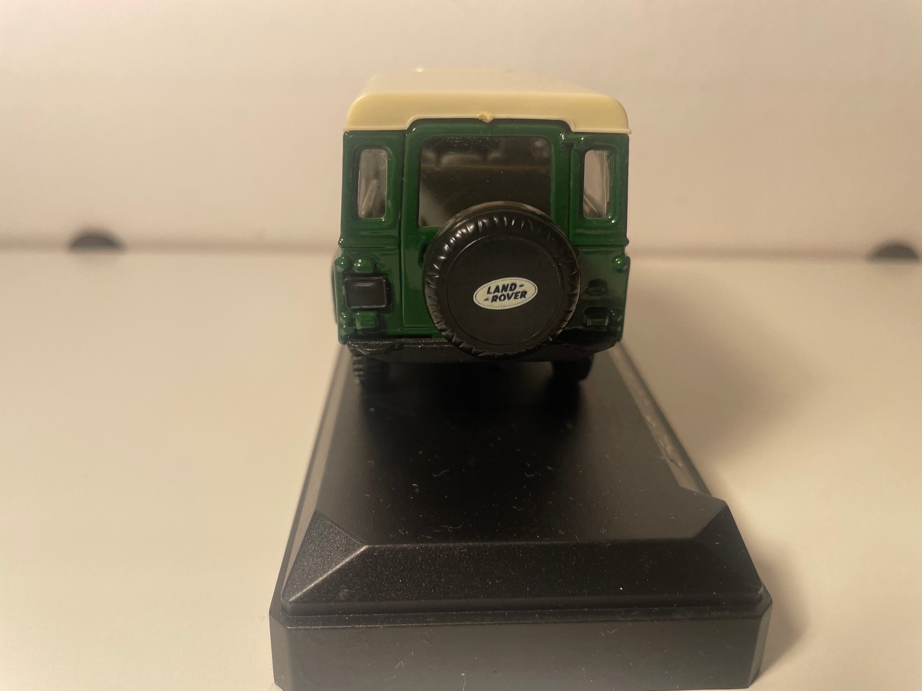Land Rover Defender County vert - Solido référence 1543