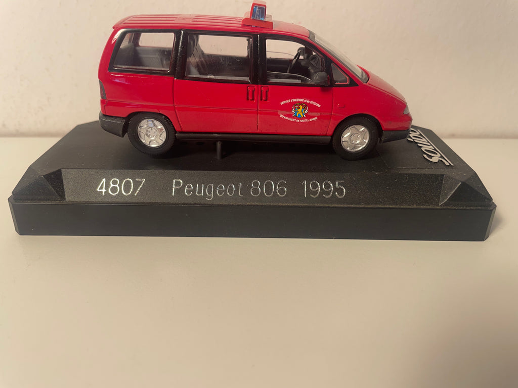 Peugeot 806 rouge de 1995 - POMPIERS - Solido référence 4807 (service d'incendie et de secours département de Haute-Saône (70)