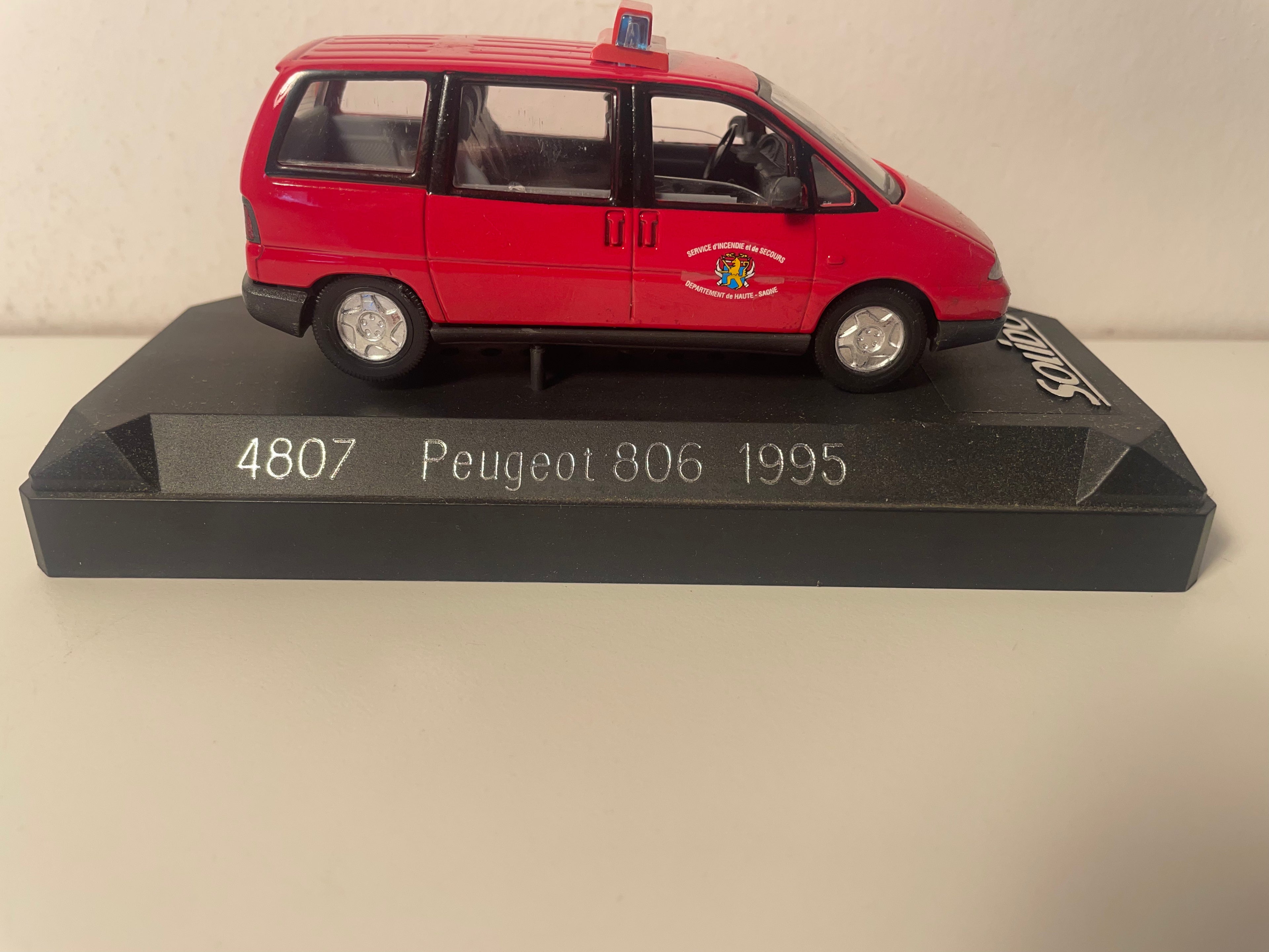 Peugeot 806 rouge de 1995 - POMPIERS - Solido référence 4807 (service d'incendie et de secours département de Haute-Saône (70)