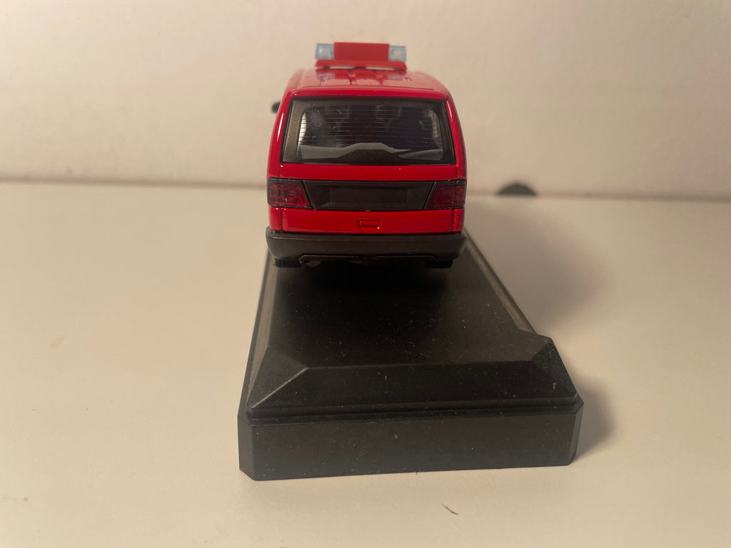 Peugeot 806 rouge de 1995 - POMPIERS - Solido référence 4807 (service d'incendie et de secours département de Haute-Saône (70)