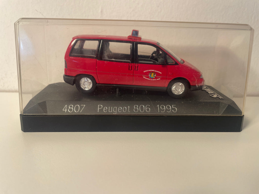 Peugeot 806 rouge de 1995 - POMPIERS - Solido référence 4807 (service d'incendie et de secours département de Haute-Saône (70)