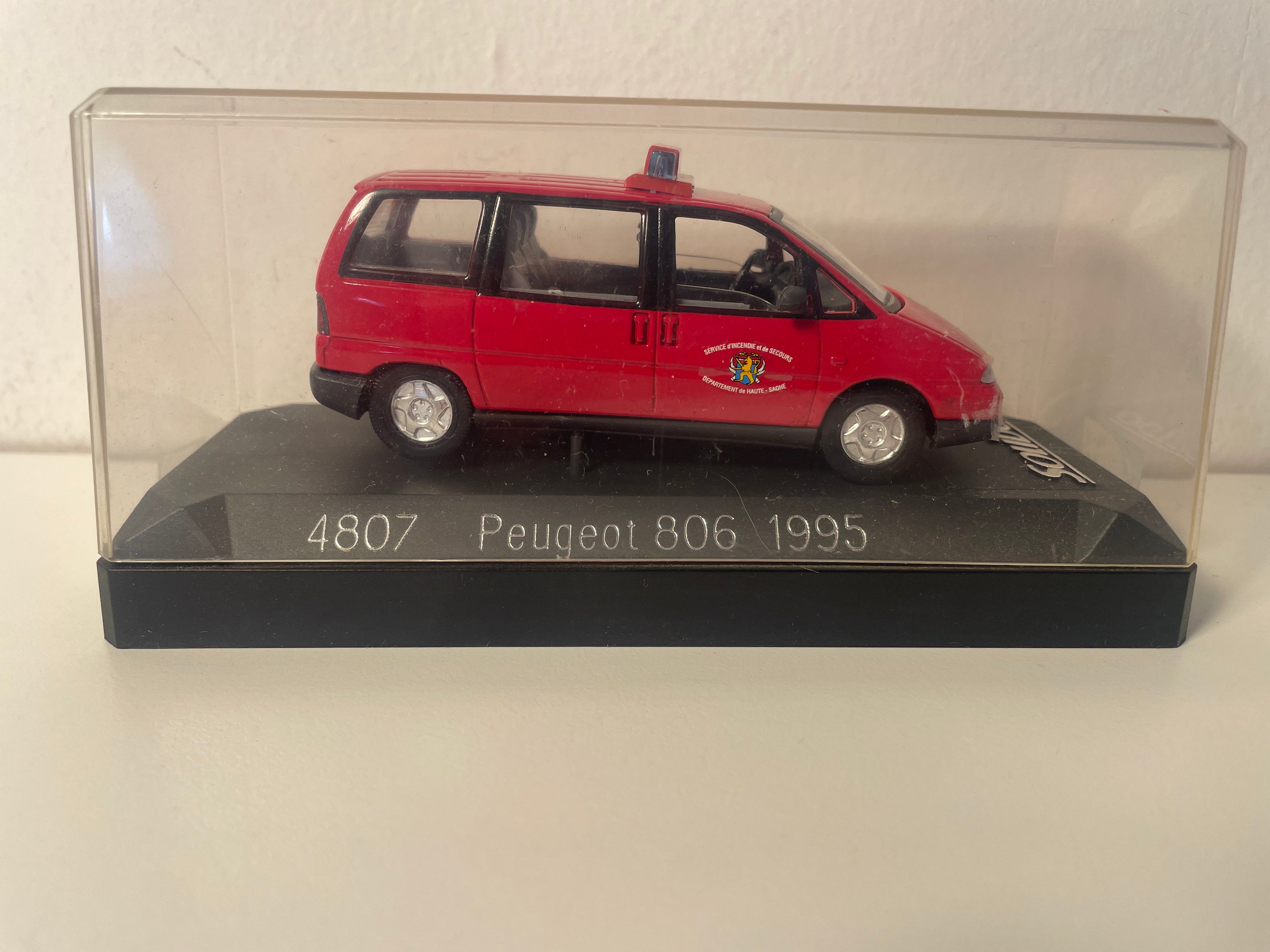 Peugeot 806 rouge de 1995 - POMPIERS - Solido référence 4807 (service d'incendie et de secours département de Haute-Saône (70)
