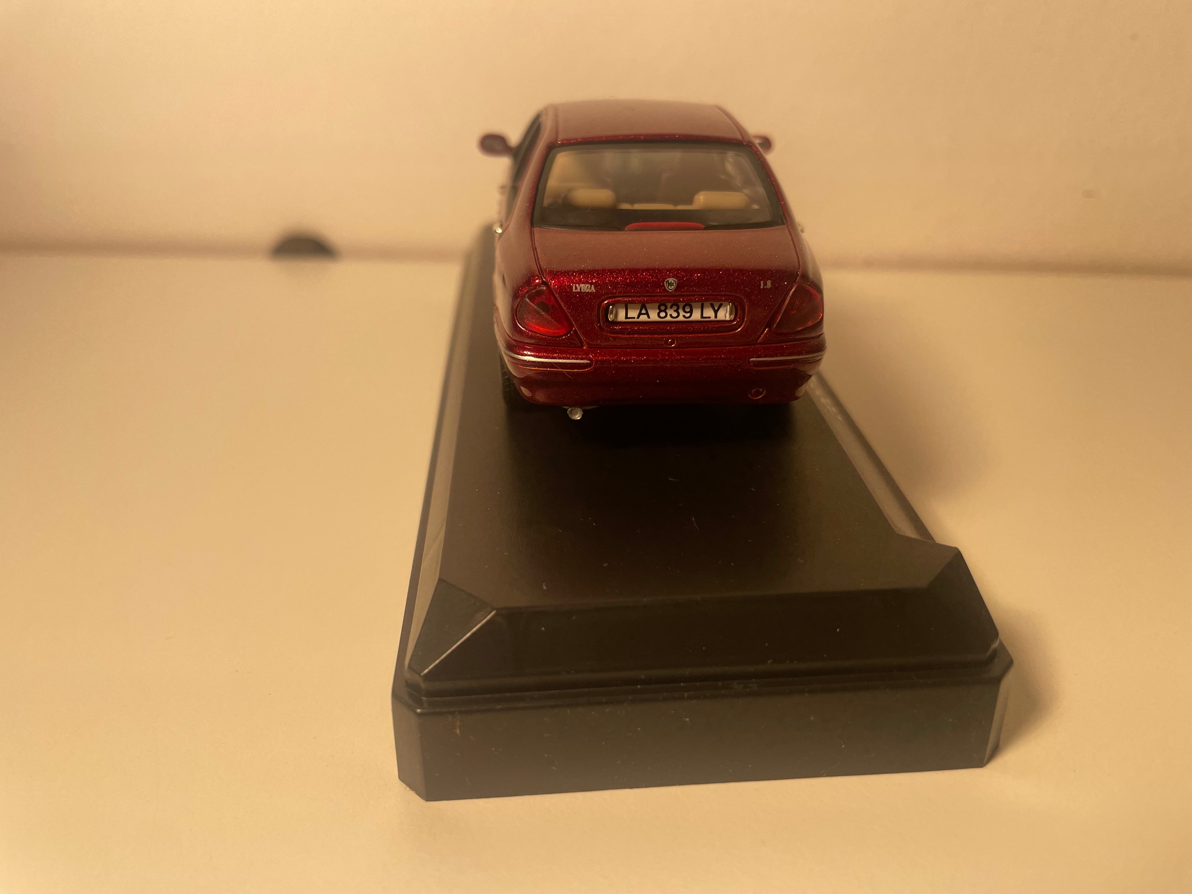 Lancia Lybra ciemnoczerwona/bordowa z 1999 roku - Solido referencja 1555