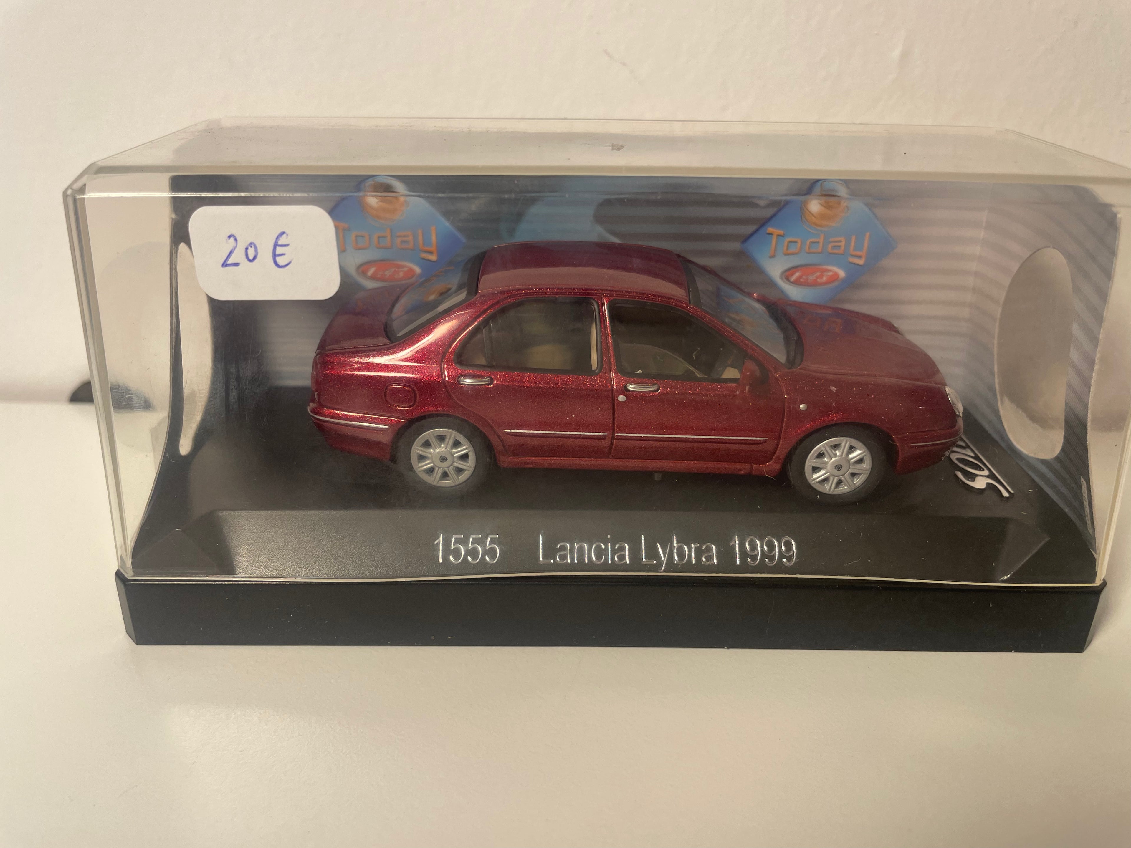 Lancia Lybra ciemnoczerwona/bordowa z 1999 roku - Solido referencja 1555