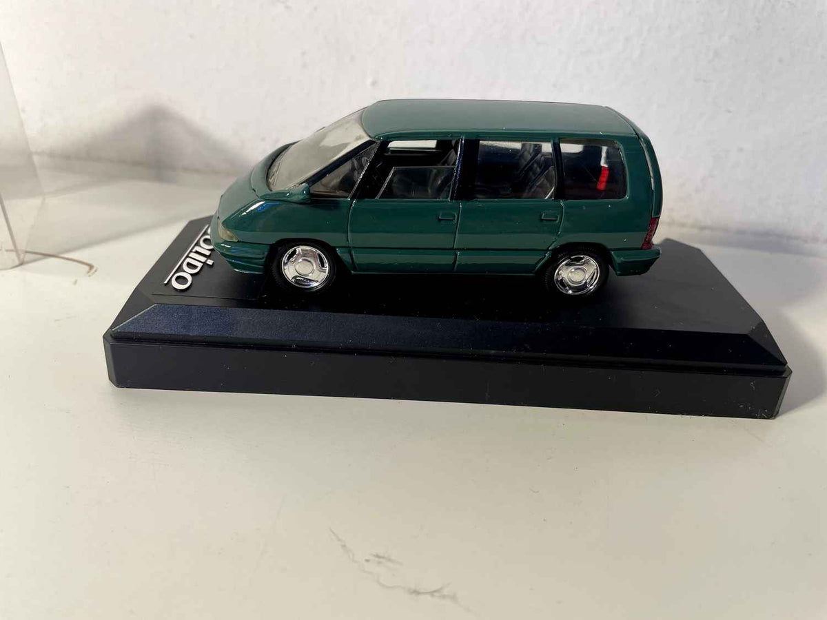 Renault espace verde (Solido referencia 1522) con caja de cartón violeta