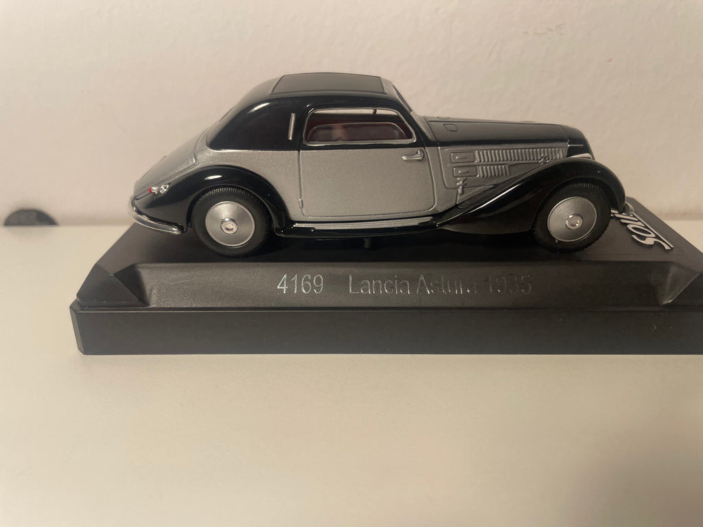 Lancia Astura grau a schwaarz aus 1935 - Solido Referenz 4169