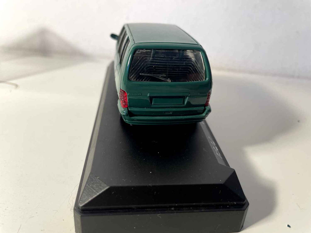 Renault espace verde (Solido referencia 1522) con caja de cartón violeta