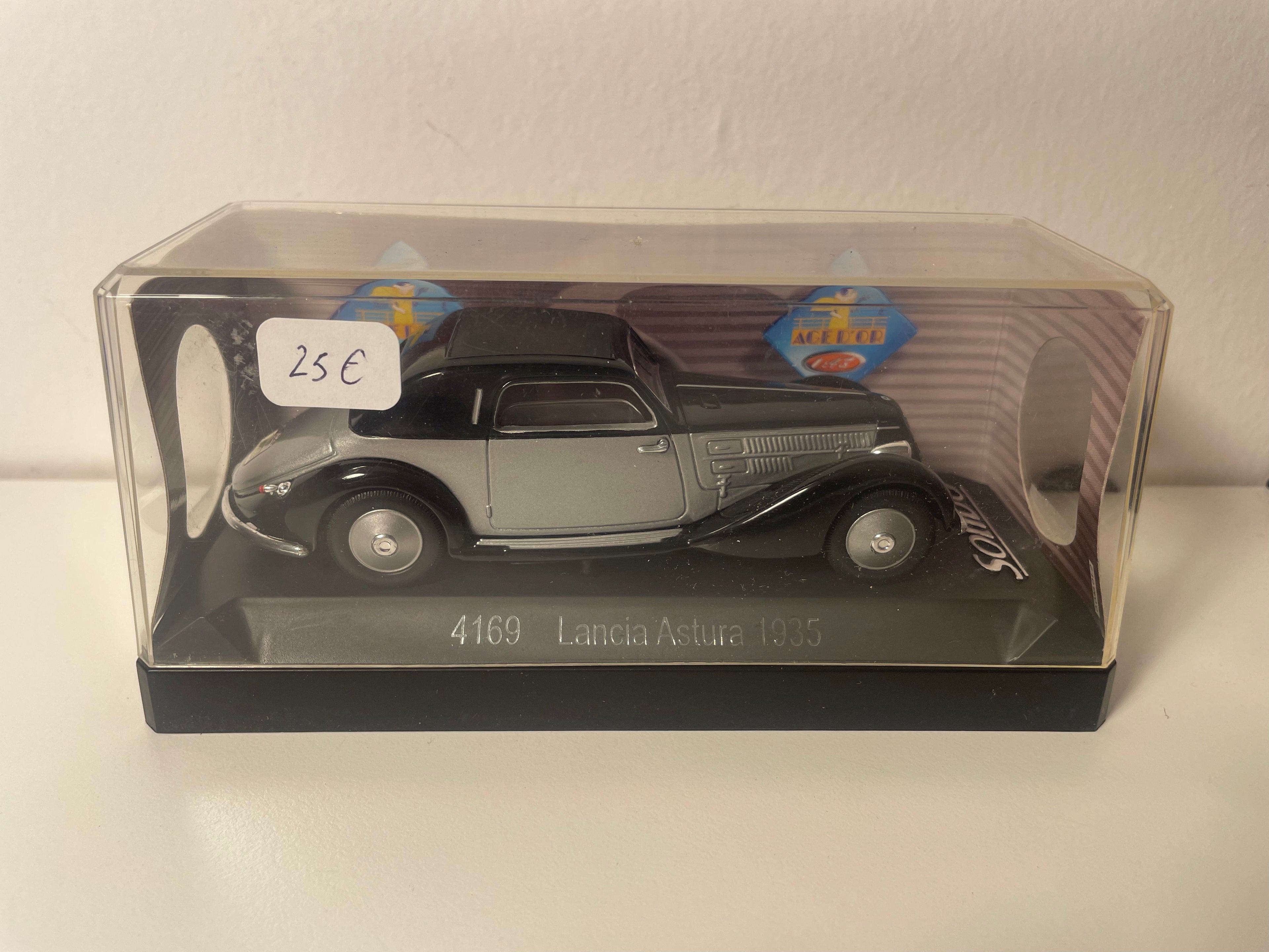 Lancia Astura grau a schwaarz aus 1935 - Solido Referenz 4169