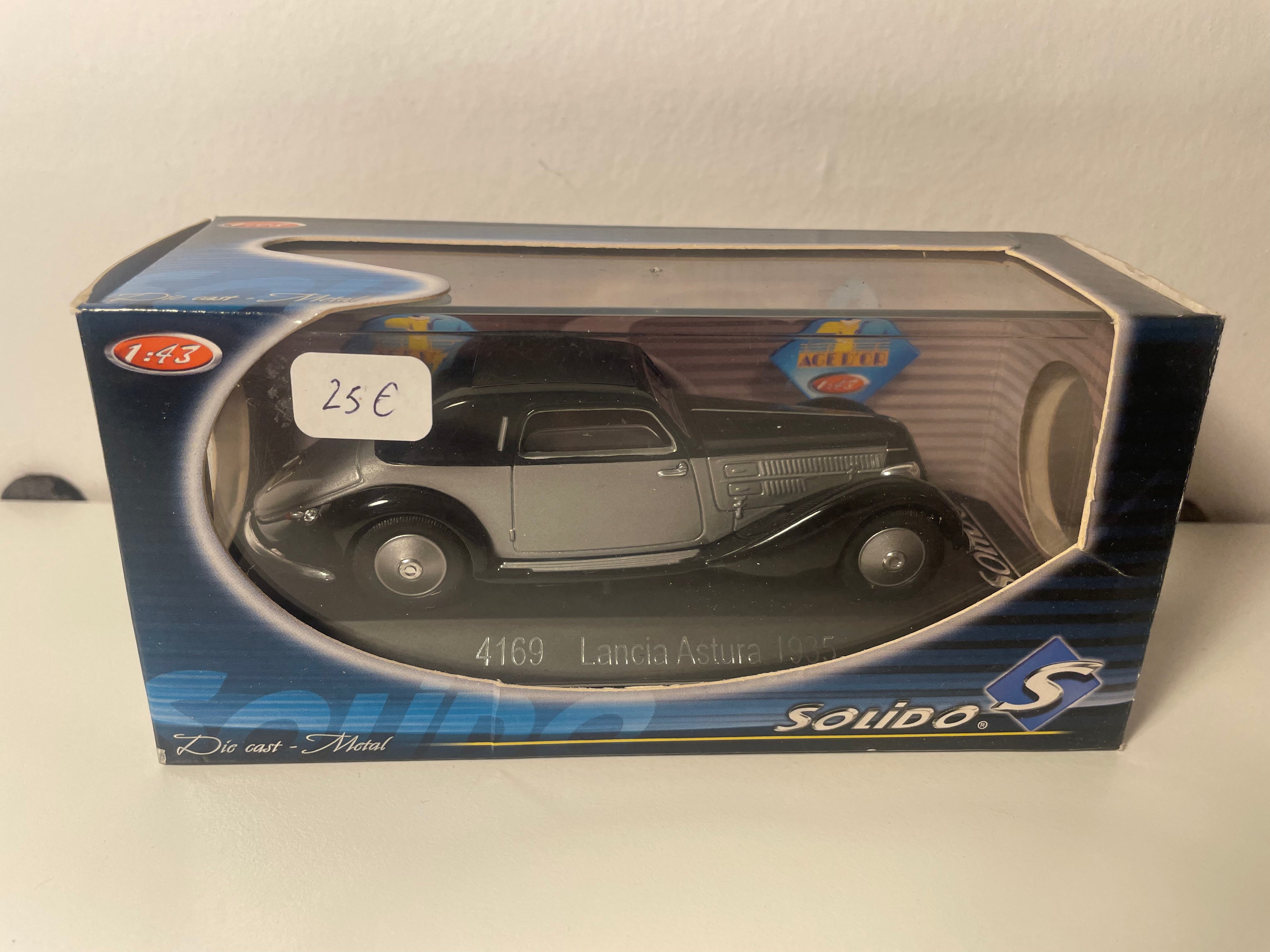 Lancia Astura grau a schwaarz aus 1935 - Solido Referenz 4169