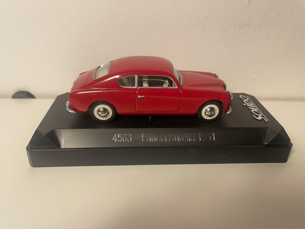 1951 Donkerrode Lancia Aurelia - Solido referentie 4563