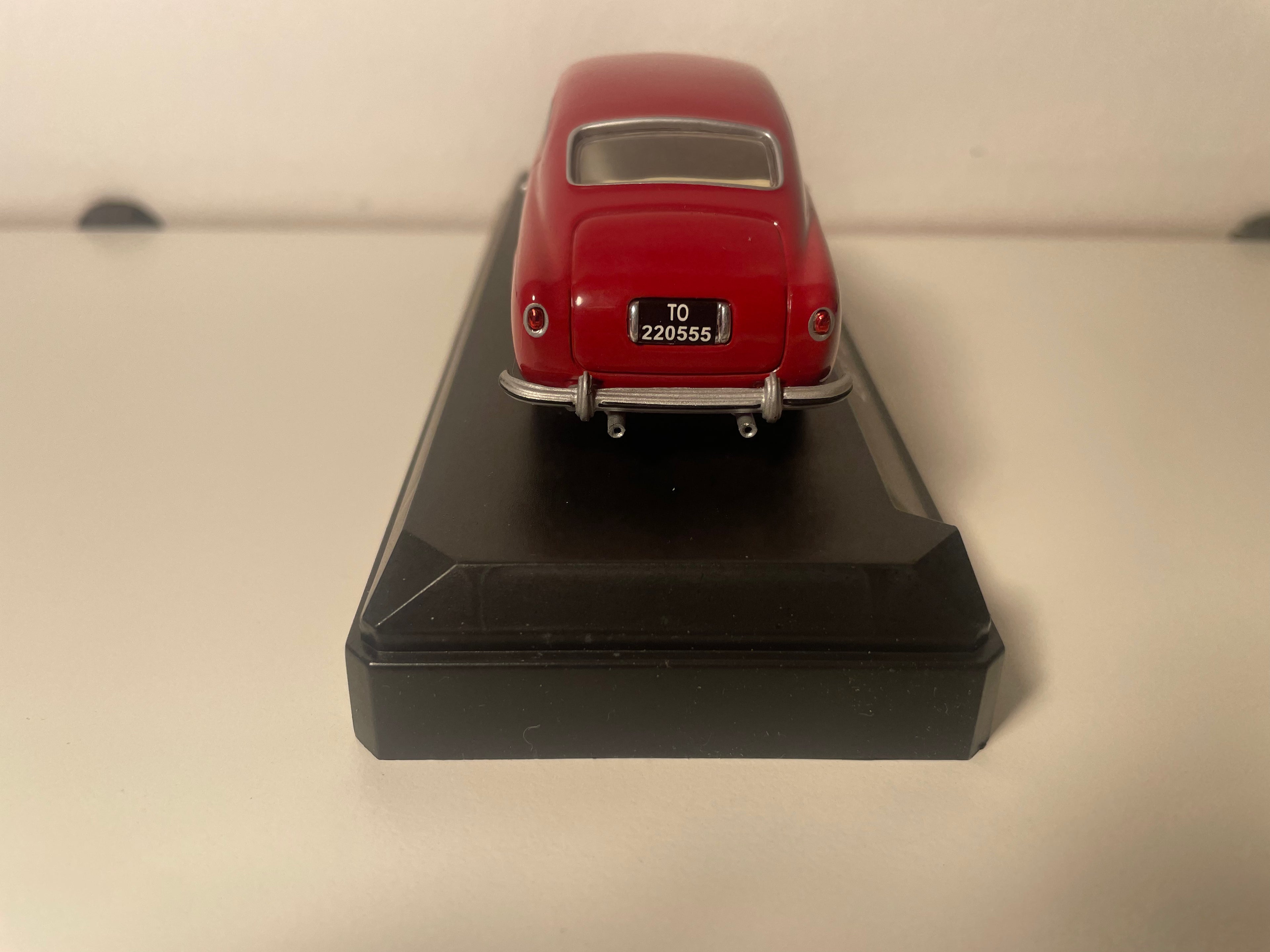 1951 Donkerrode Lancia Aurelia - Solido referentie 4563