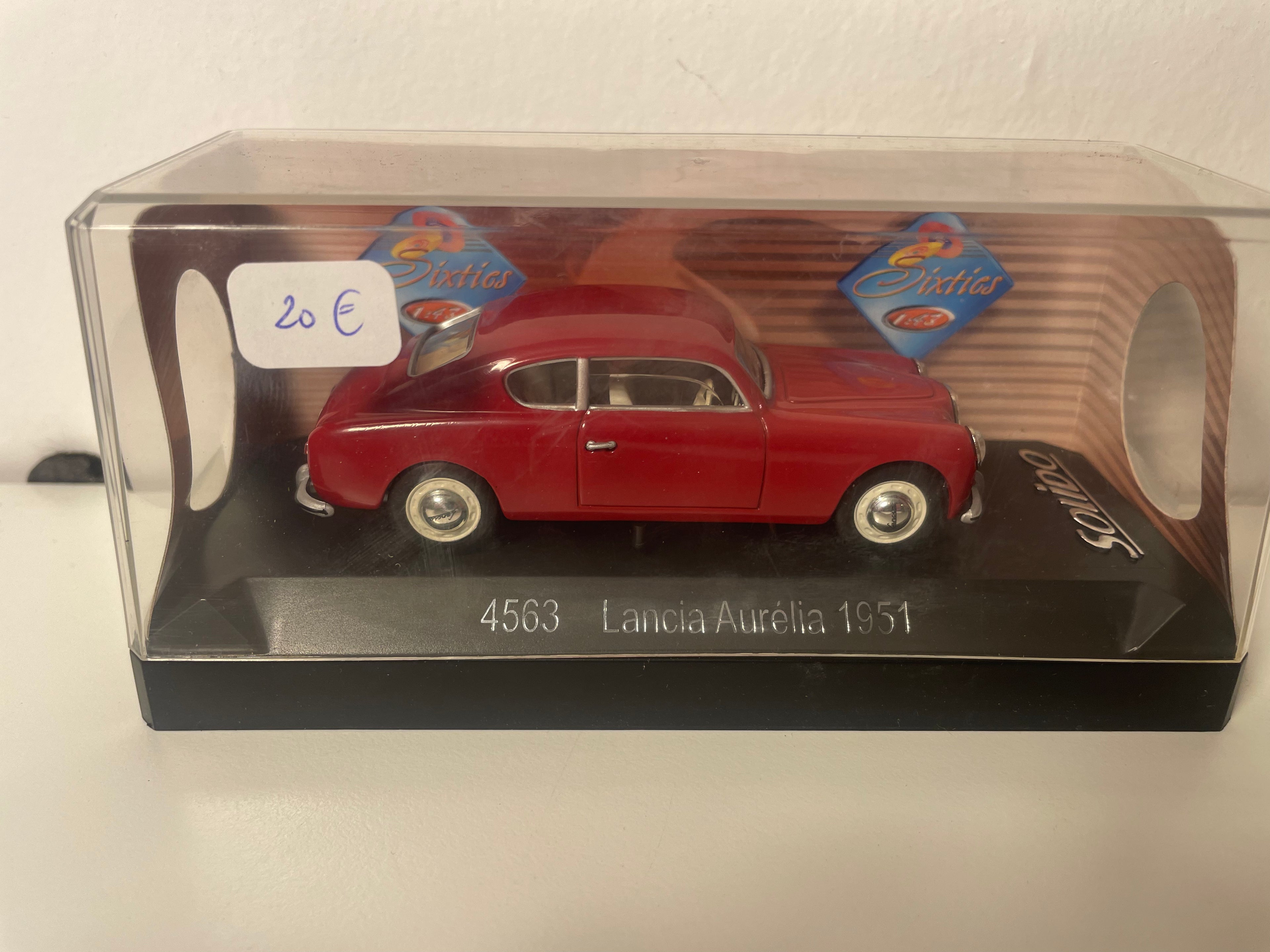 1951 Donkerrode Lancia Aurelia - Solido referentie 4563