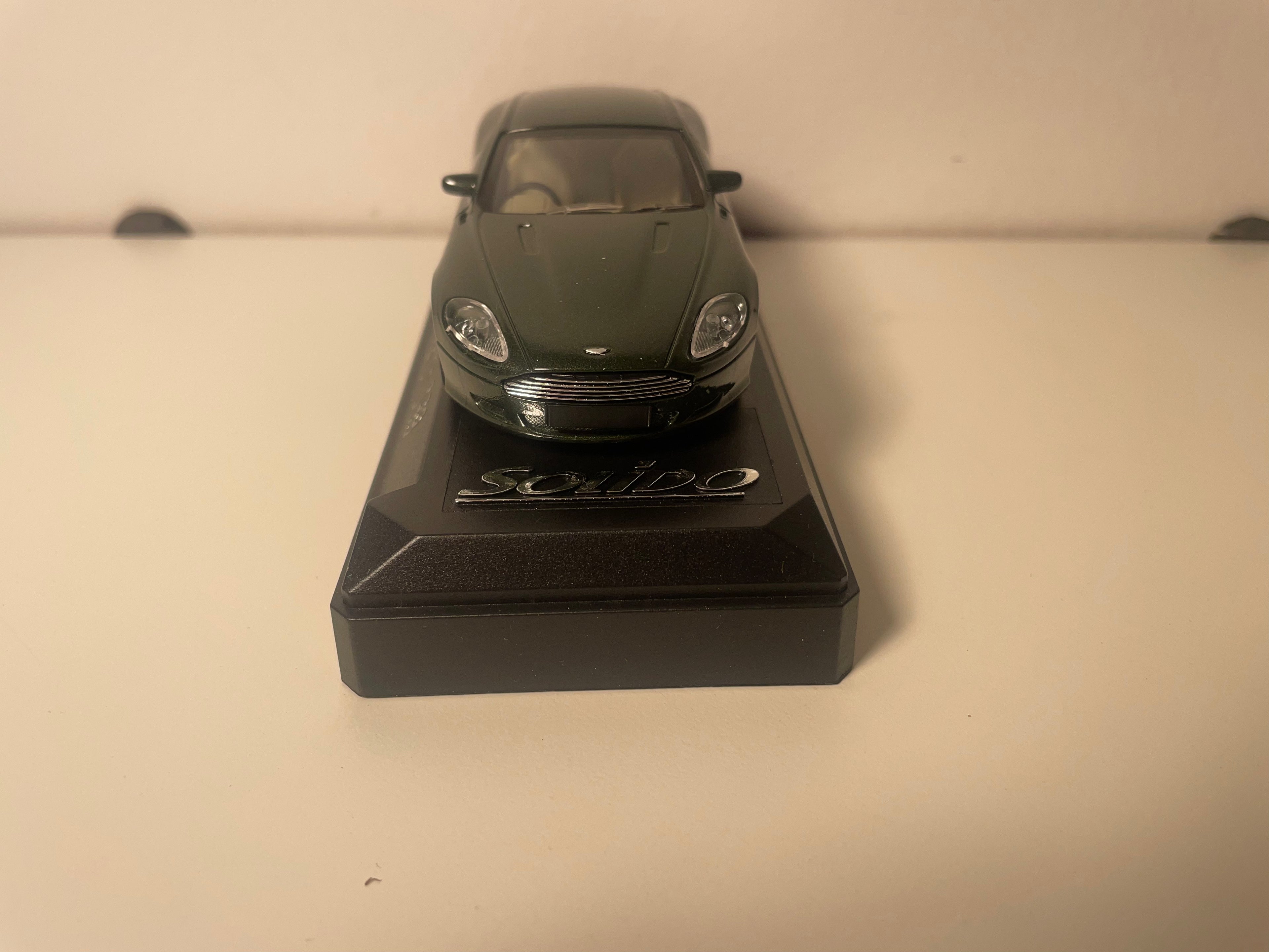 Aston Martin db9 gréng - Solido Referenz 15100