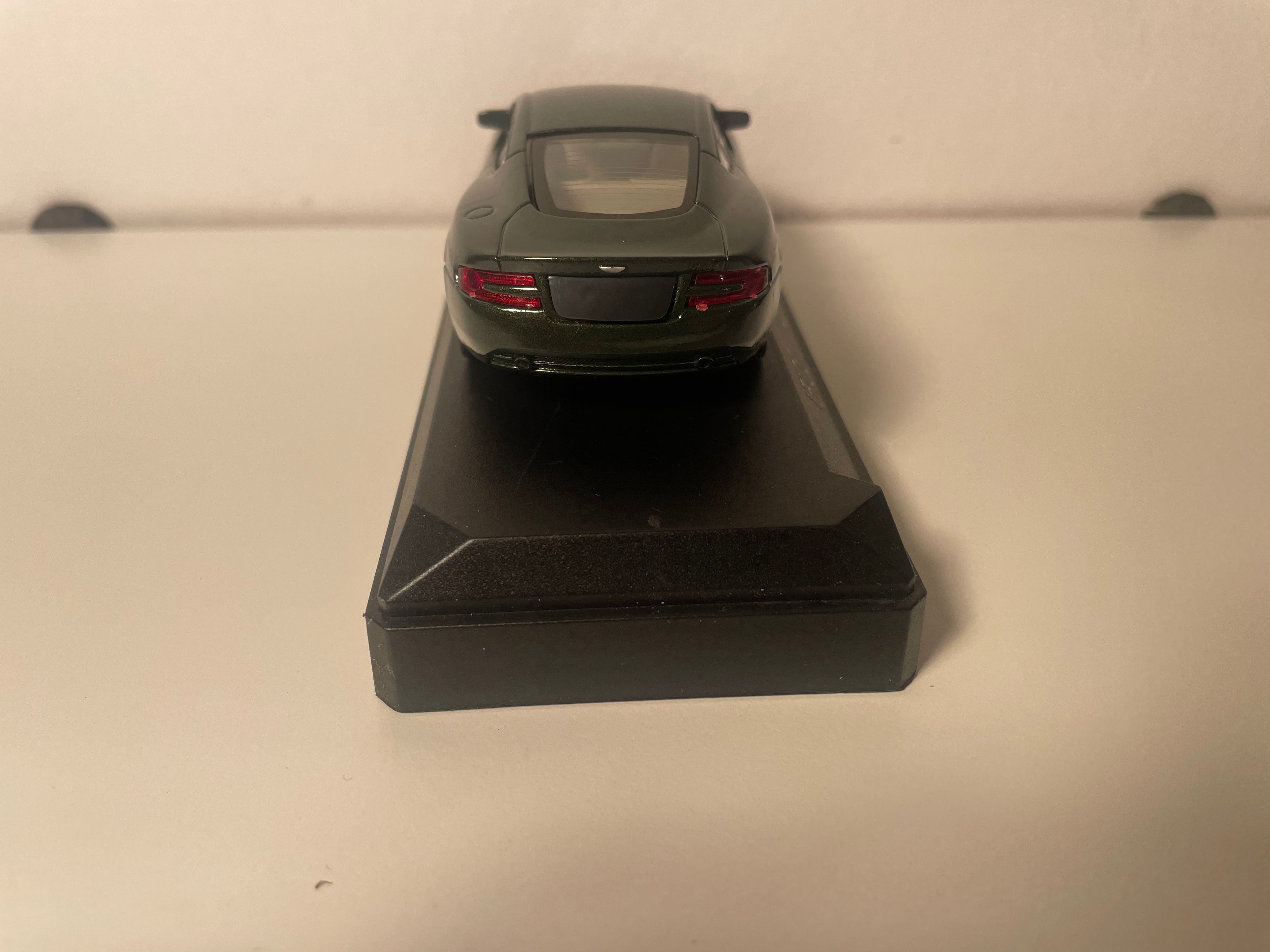 Aston Martin db9 gréng - Solido Referenz 15100