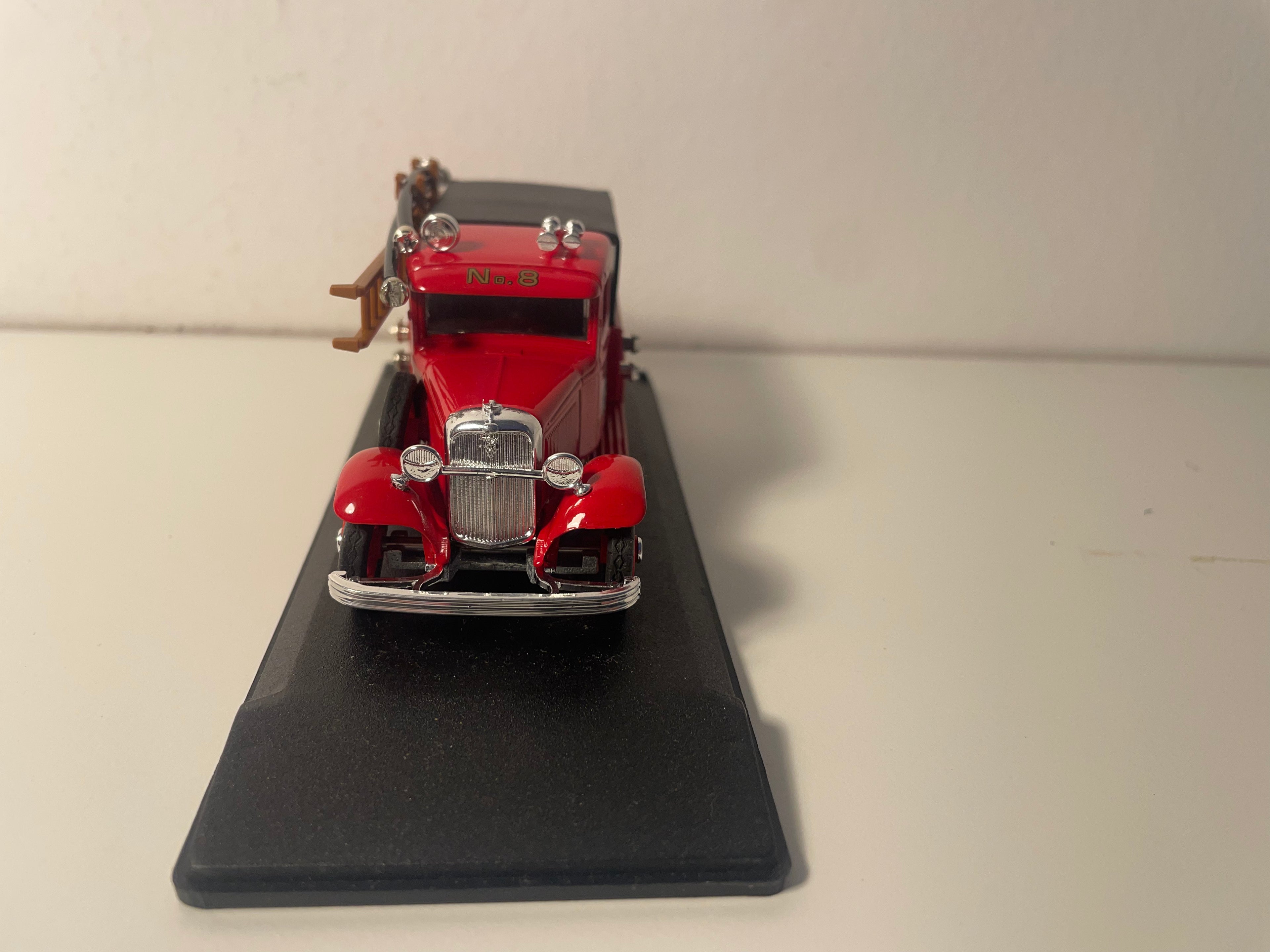 Ford V8 czerwony POMPIERS z 1934 roku - ELIGOR
