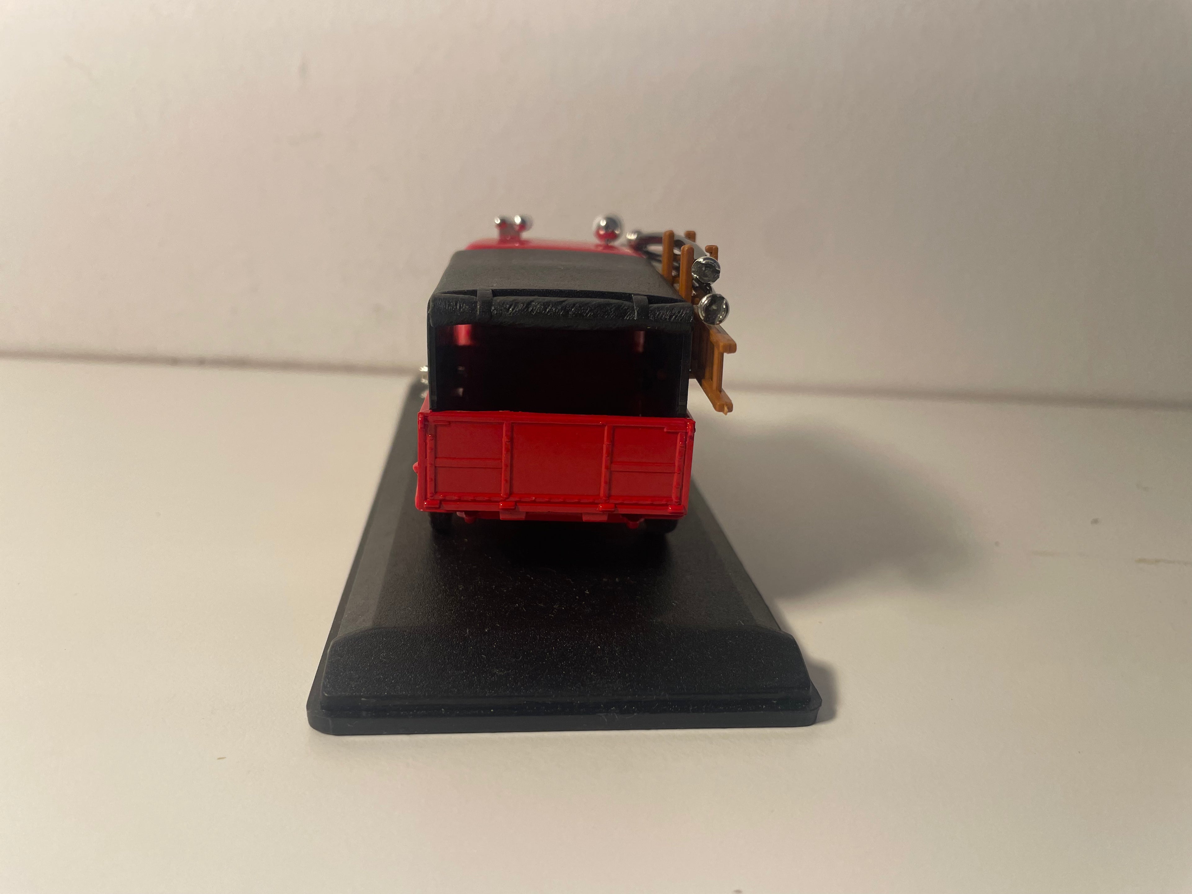 Ford V8 czerwony POMPIERS z 1934 roku - ELIGOR
