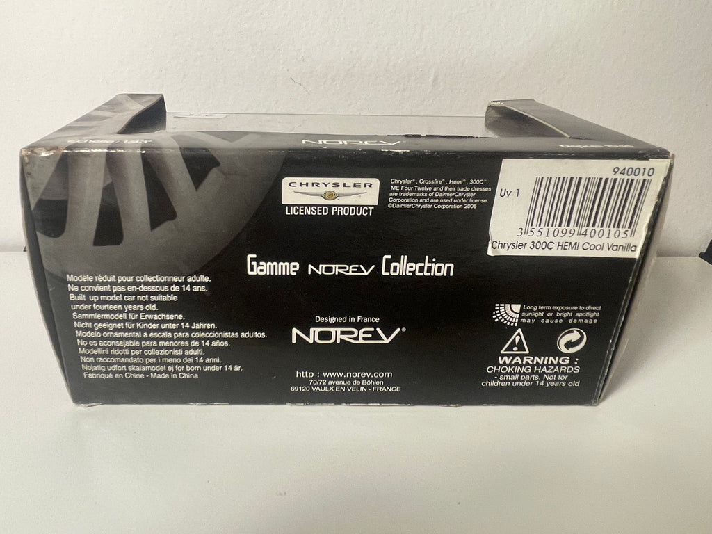 Chrysler 300C Hemi w kolorze białym? (zaznaczono kolor waniliowy na etykiecie) - NOREV