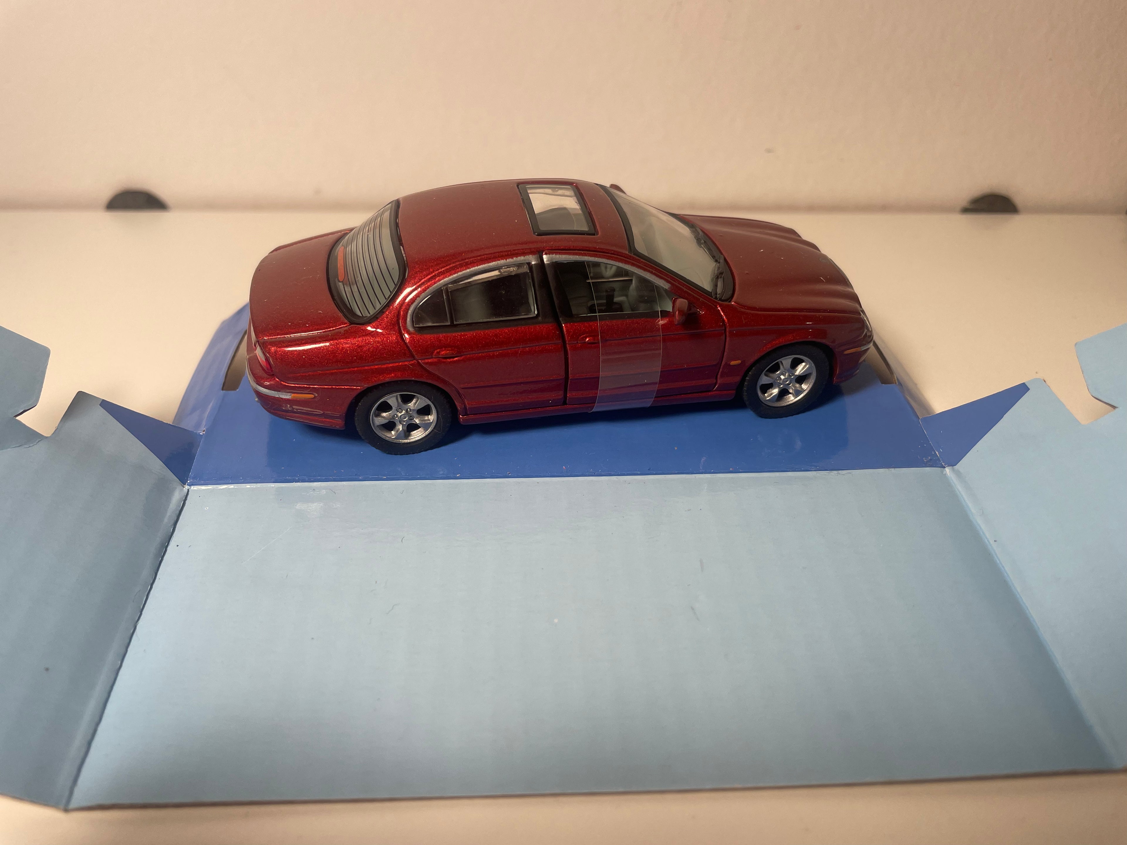 Jaguar S - Typ dunke rout/bordeaux? - Cararama