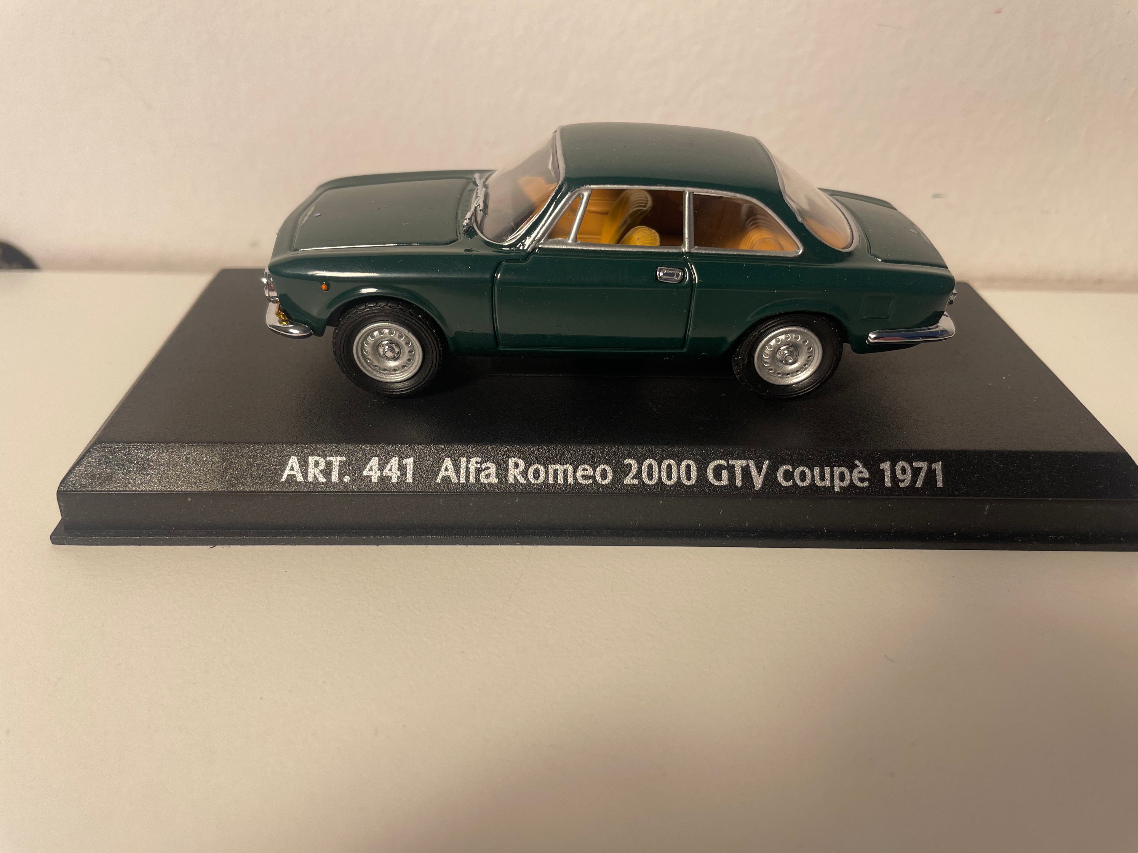 Alfa Romeo 2000 GTV coupe gréng vun 1971 - DétailCars Referenz 441