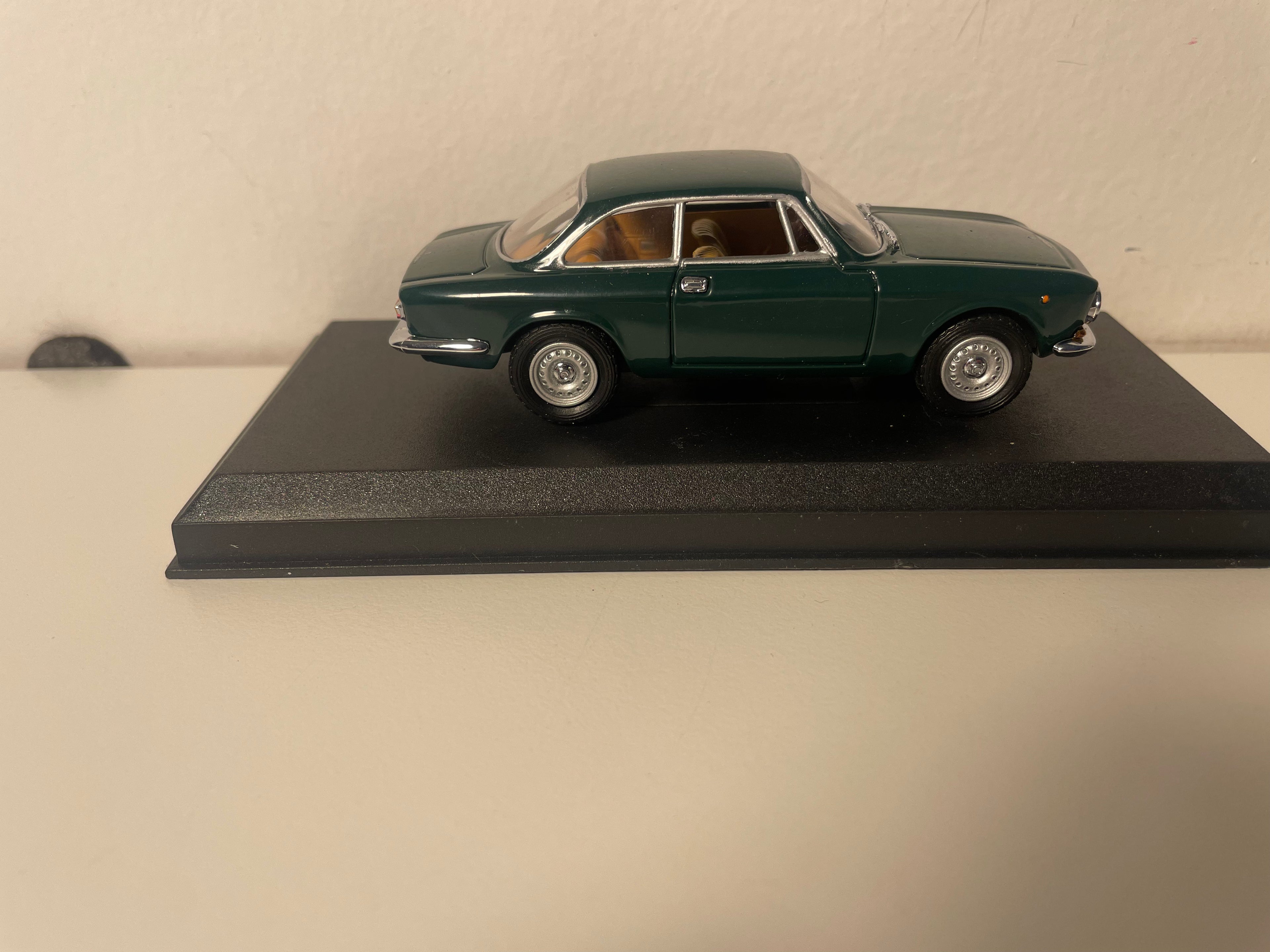 Alfa Romeo 2000 GTV coupe gréng vun 1971 - DétailCars Referenz 441