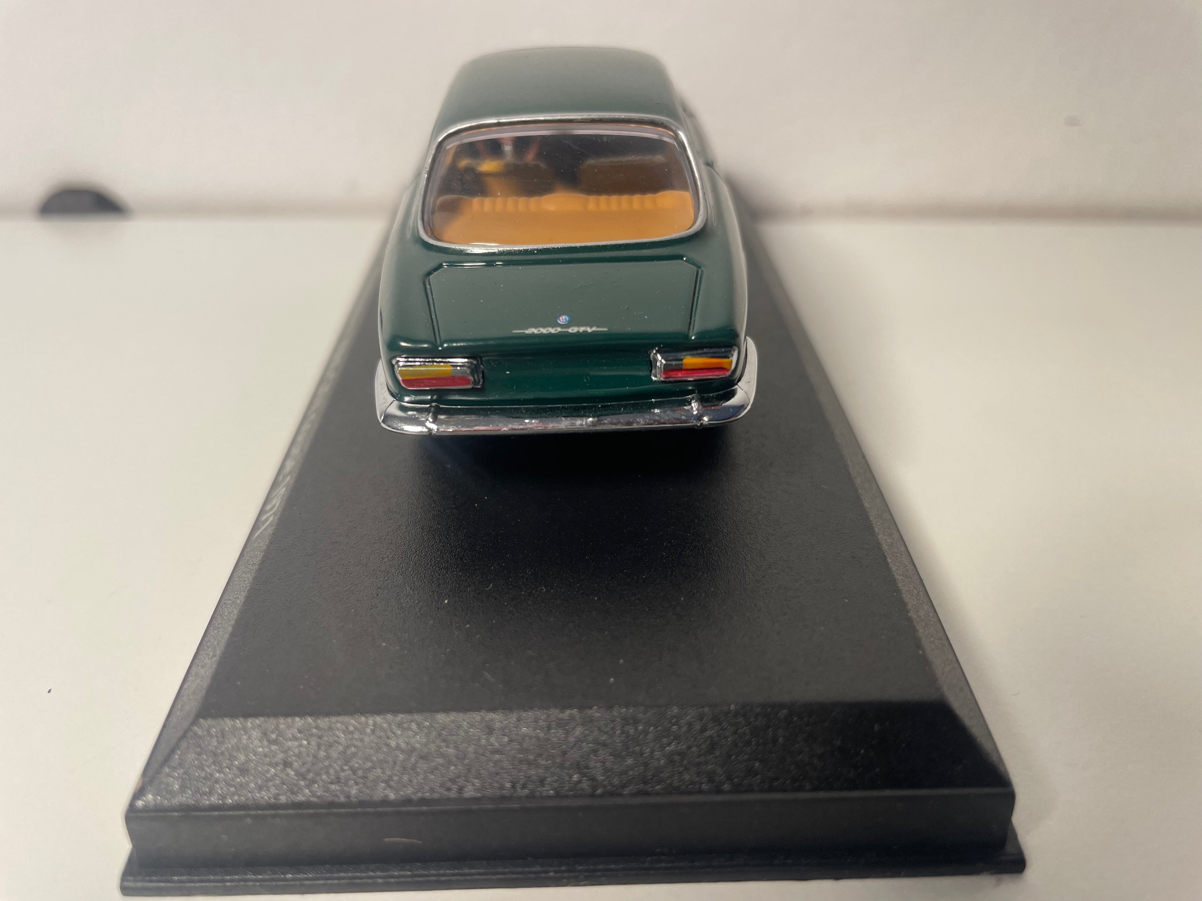 Alfa Romeo 2000 GTV coupe gréng vun 1971 - DétailCars Referenz 441