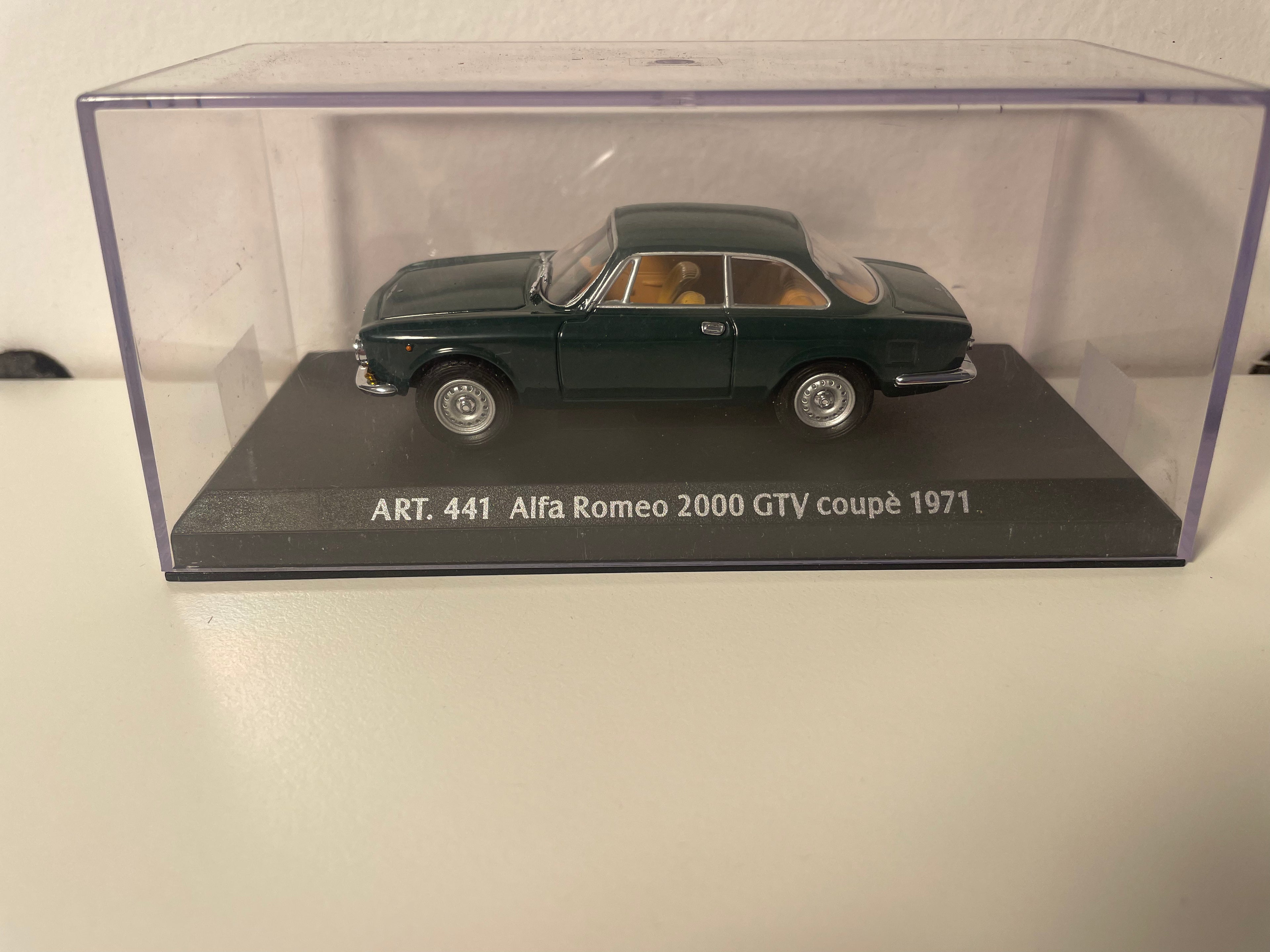 Alfa Romeo 2000 GTV coupe gréng vun 1971 - DétailCars Referenz 441