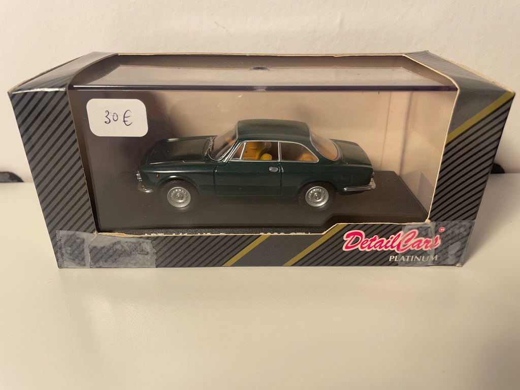 Alfa Roméo 2000 GTV coupé verte de 1971 - DétailCars référence 441
