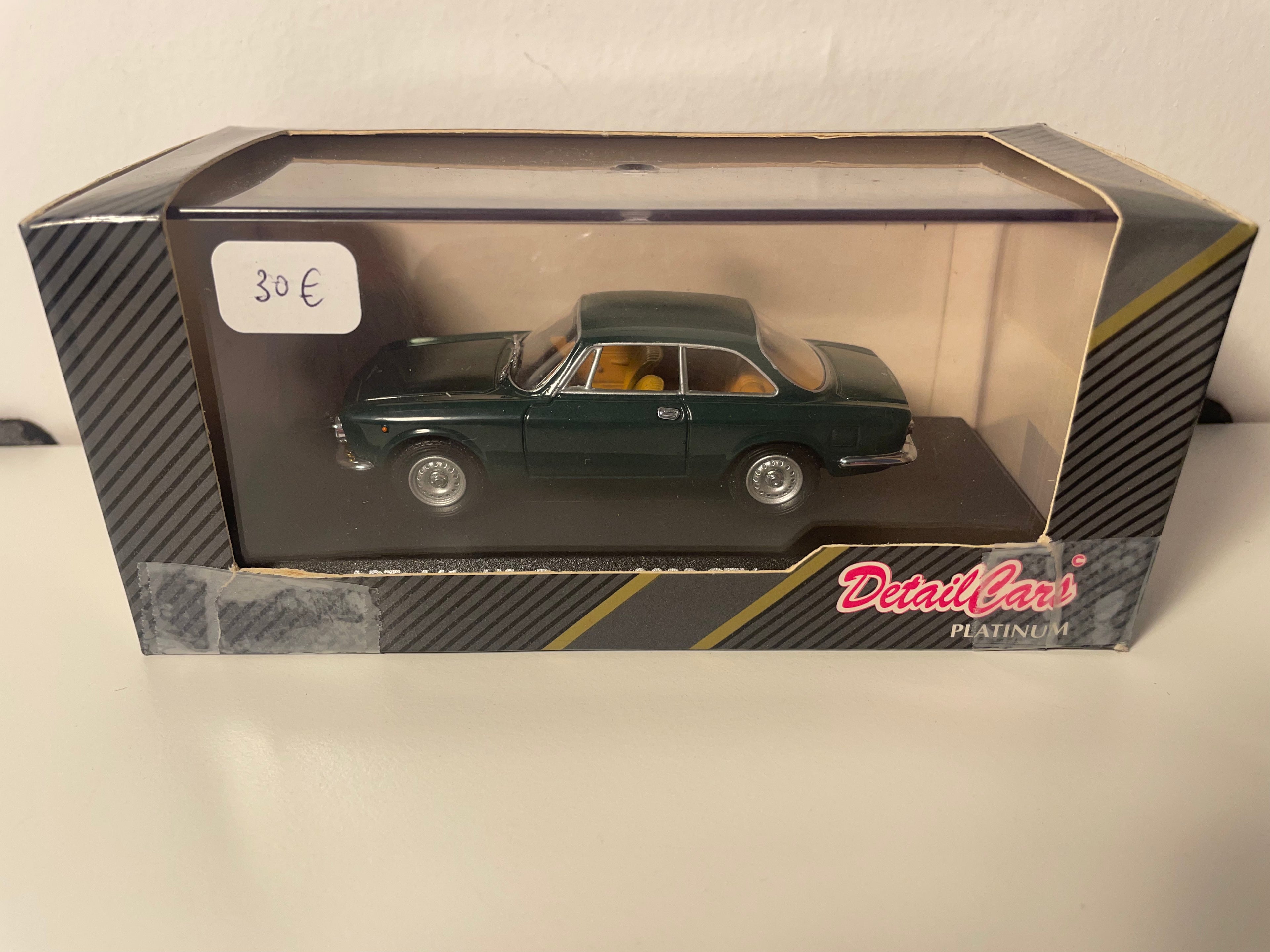 Alfa Roméo 2000 GTV coupé verte de 1971 - DétailCars référence 441