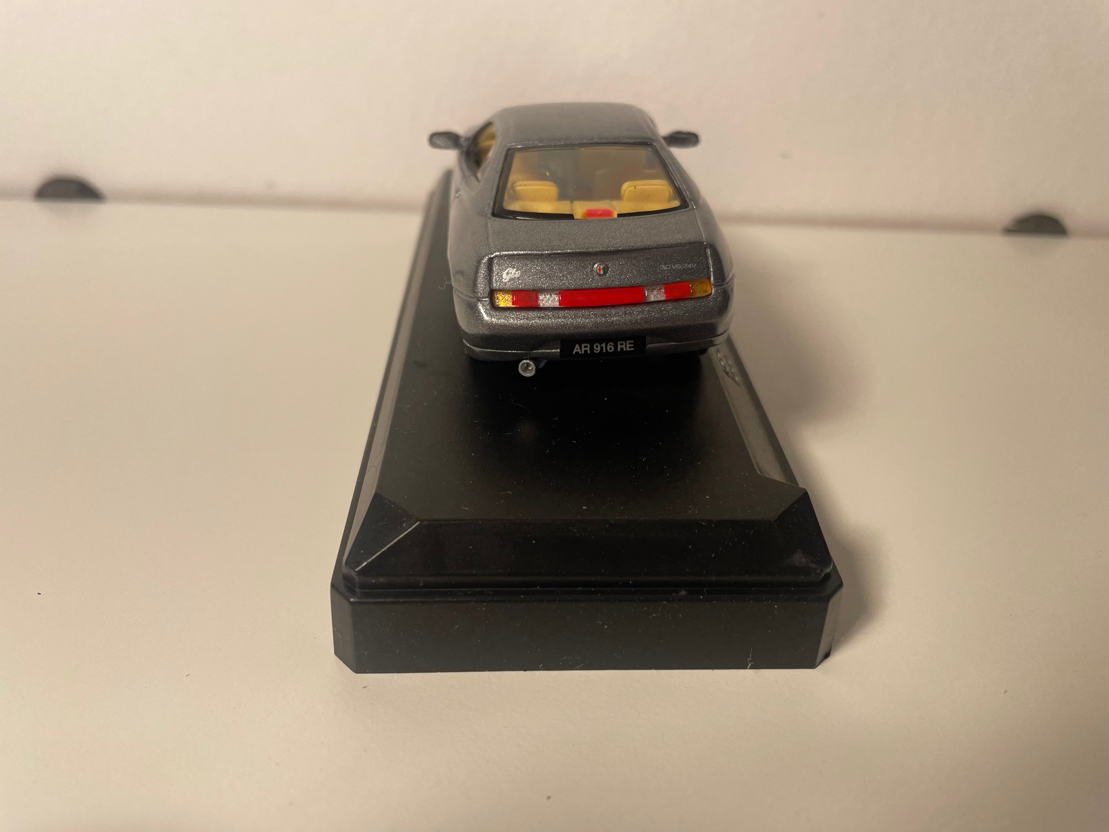 Alfa Roméo GTV gris aus 1999 - Solido Referenz 1553