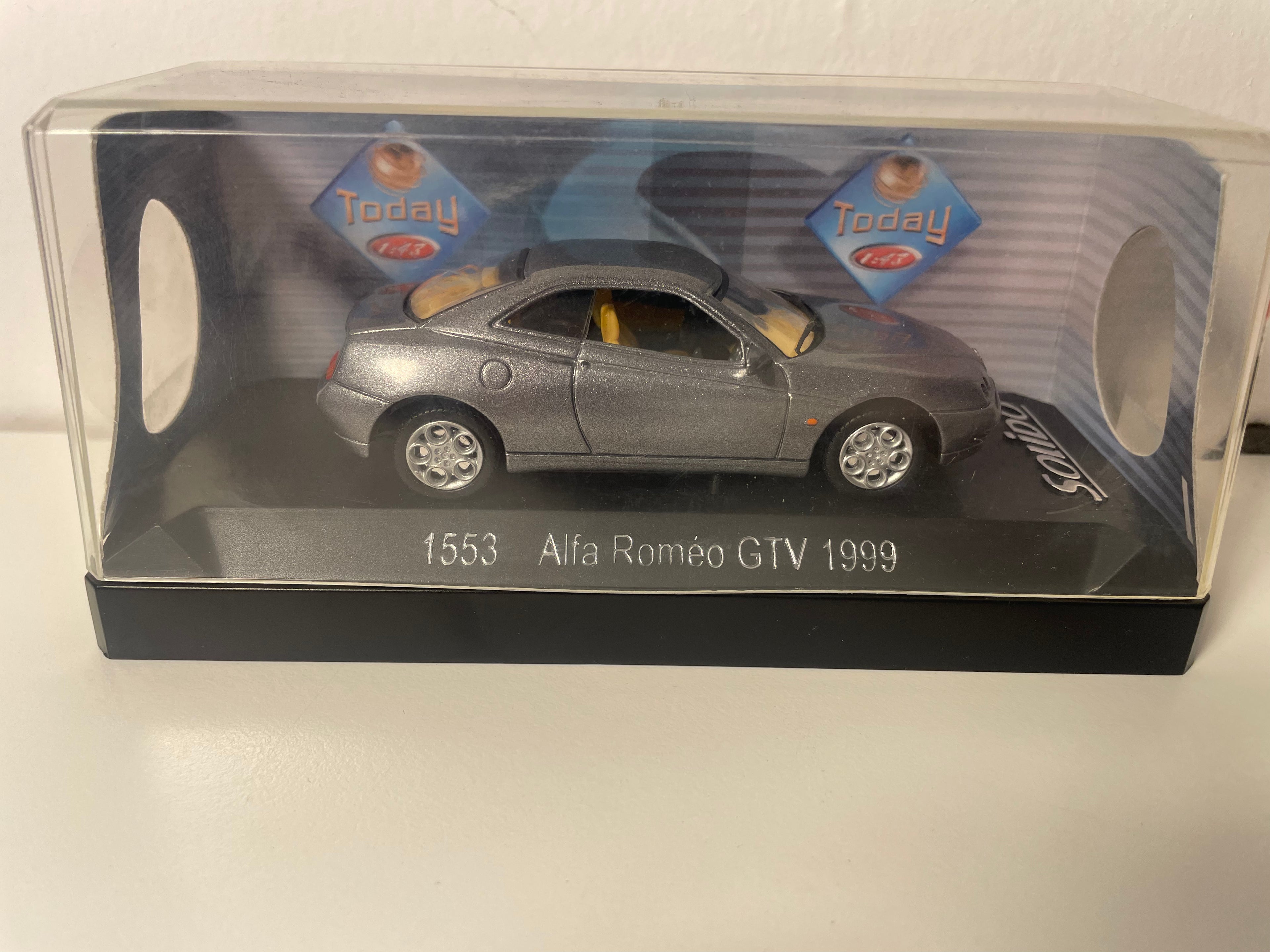 Alfa Roméo GTV gris aus 1999 - Solido Referenz 1553