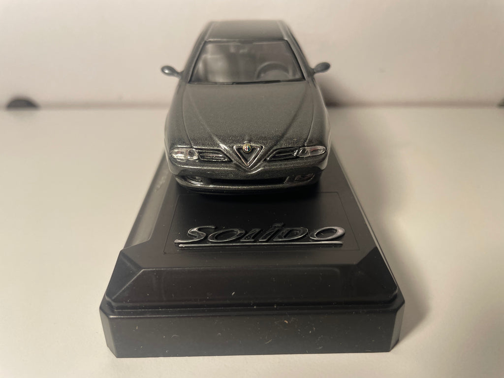 Alfa Roméo 166 grise foncée de 1999 - Solido référence 1551