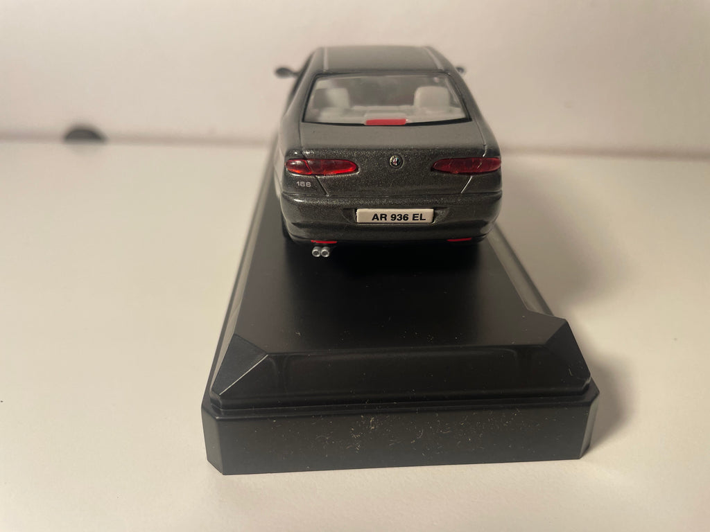 Alfa Roméo 166 grise foncée de 1999 - Solido référence 1551