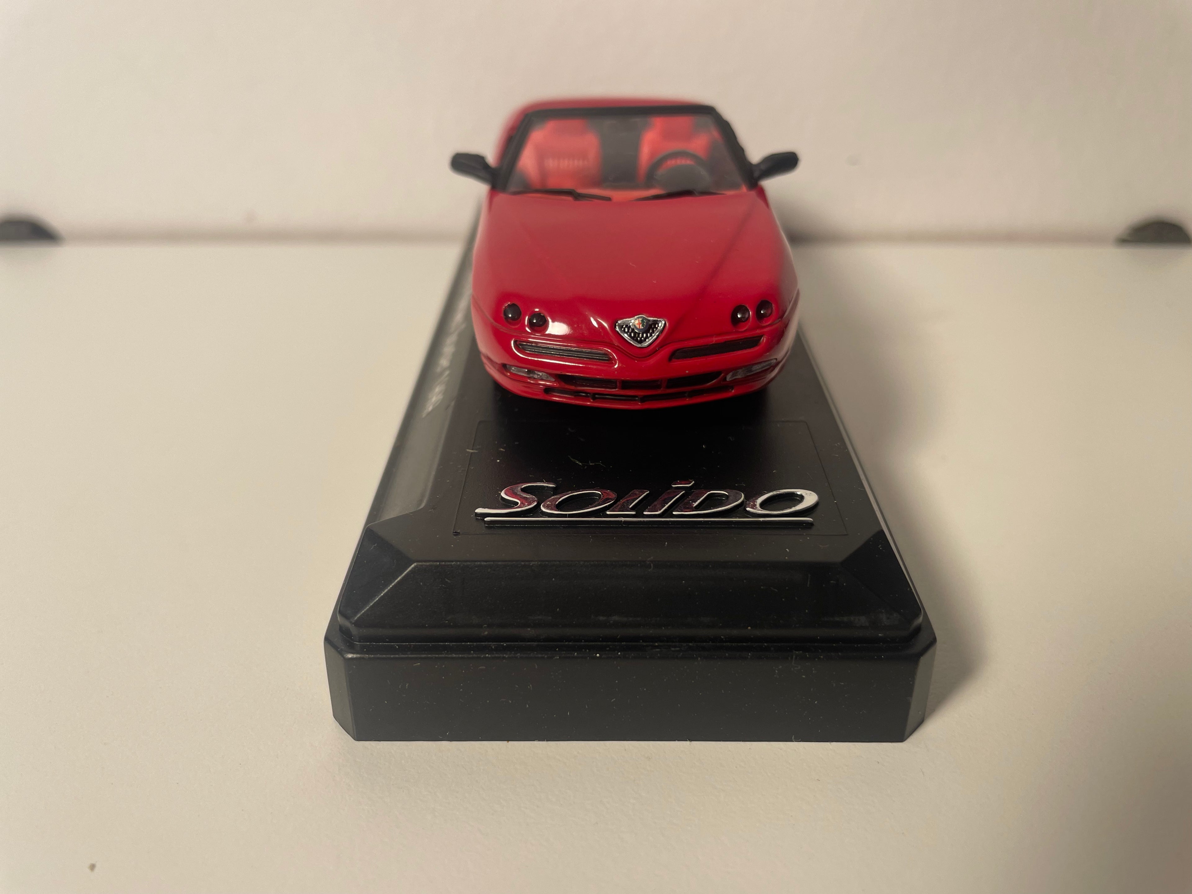 Alfa Roméo Spider roude vun 1999 - Solido Referenz 1554