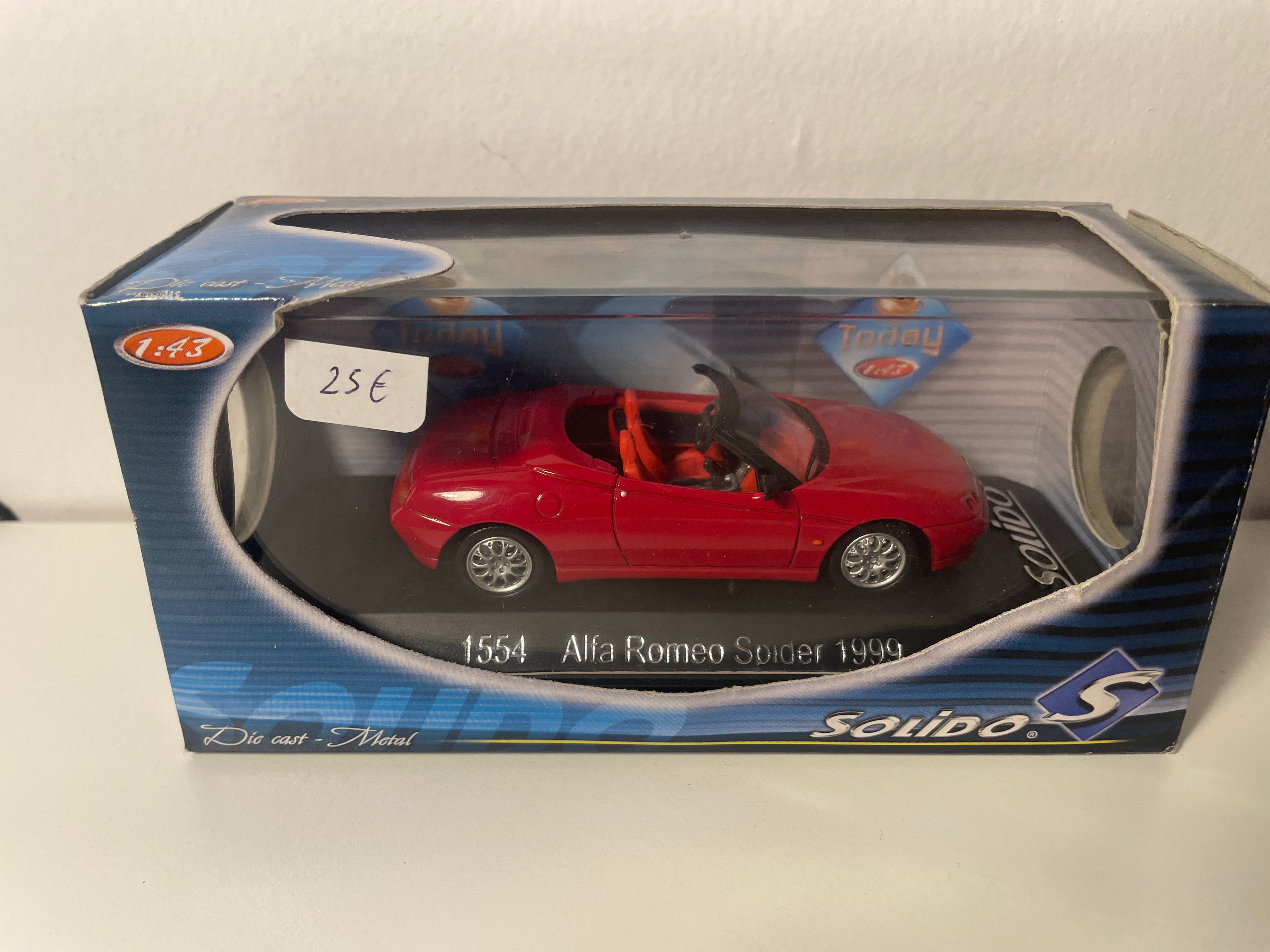 Alfa Roméo Spider roude vun 1999 - Solido Referenz 1554