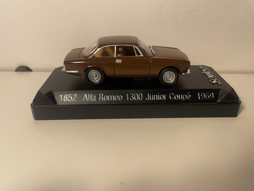 Alfa Romeo 1300 Junior Coupé brązowy z 1969 roku - Solido nr 1852