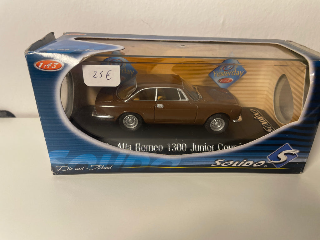 Alfa Romeo 1300 Junior Coupé brązowy z 1969 roku - Solido nr 1852