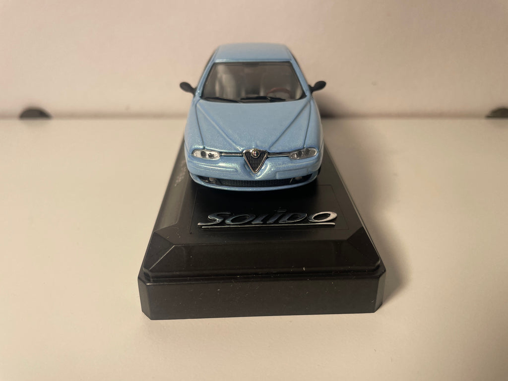 Hellblaue Alfa Romeo 156 von 1998 - Solido Referenz 1548