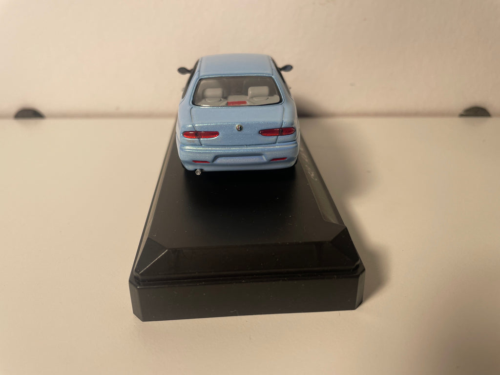 Hellblaue Alfa Romeo 156 von 1998 - Solido Referenz 1548