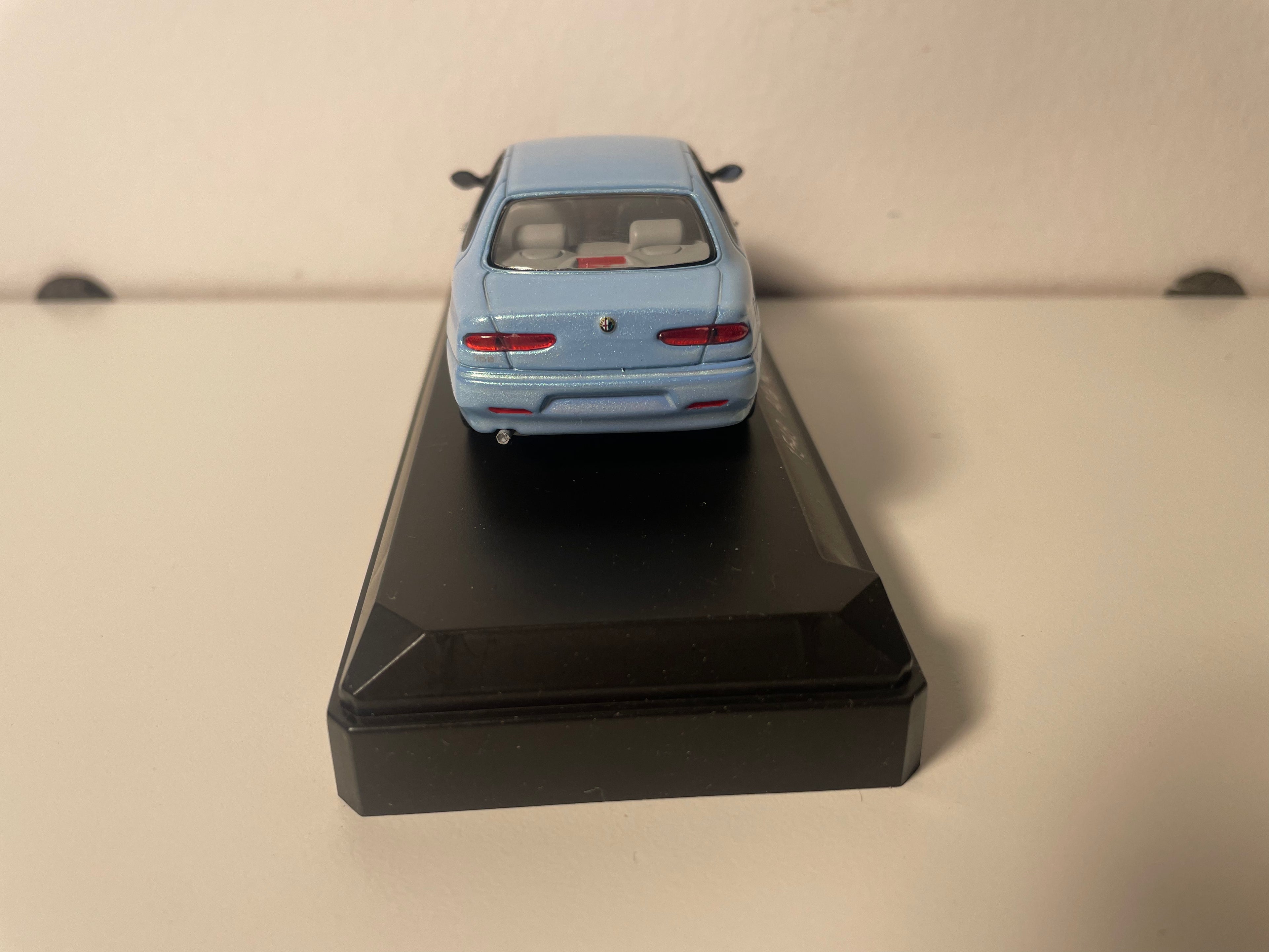 Hellblaue Alfa Romeo 156 von 1998 - Solido Referenz 1548