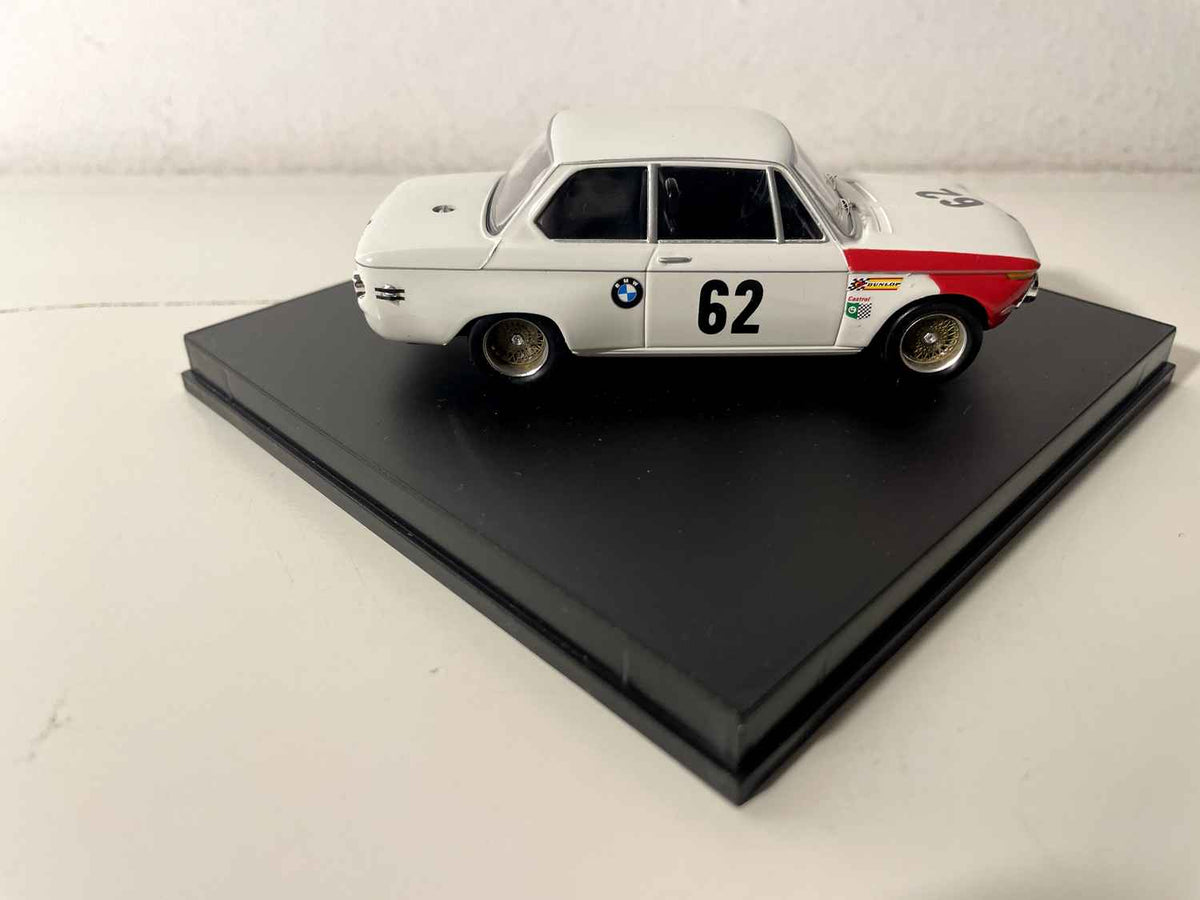 BMW 2002 blanche, numéro 62 - European Touring Car de 1969 - TROFEU référence 1709