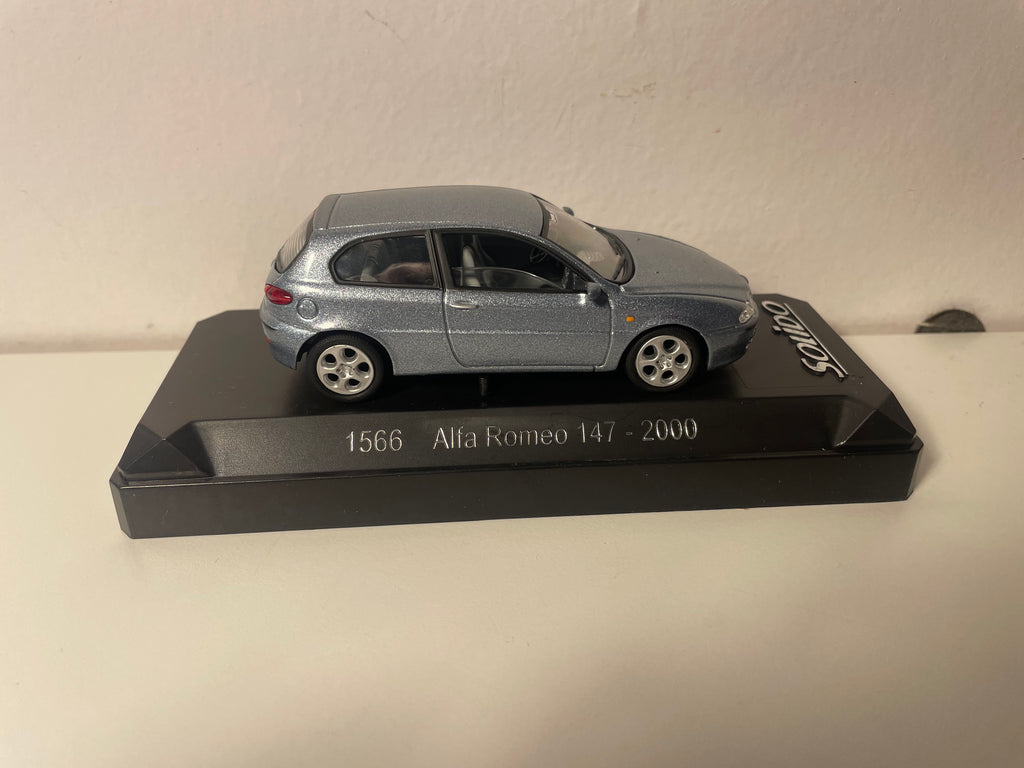 2000 Blauwe Alfa Romeo 147 - Solido Referentie 1566