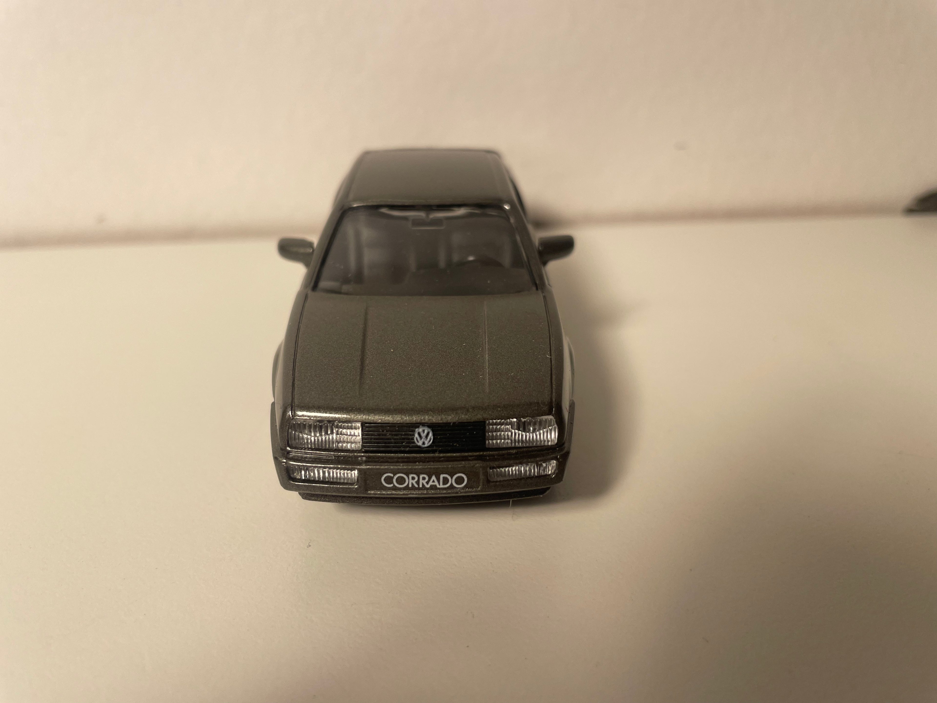 Volkswagen Corrado gris oscuro