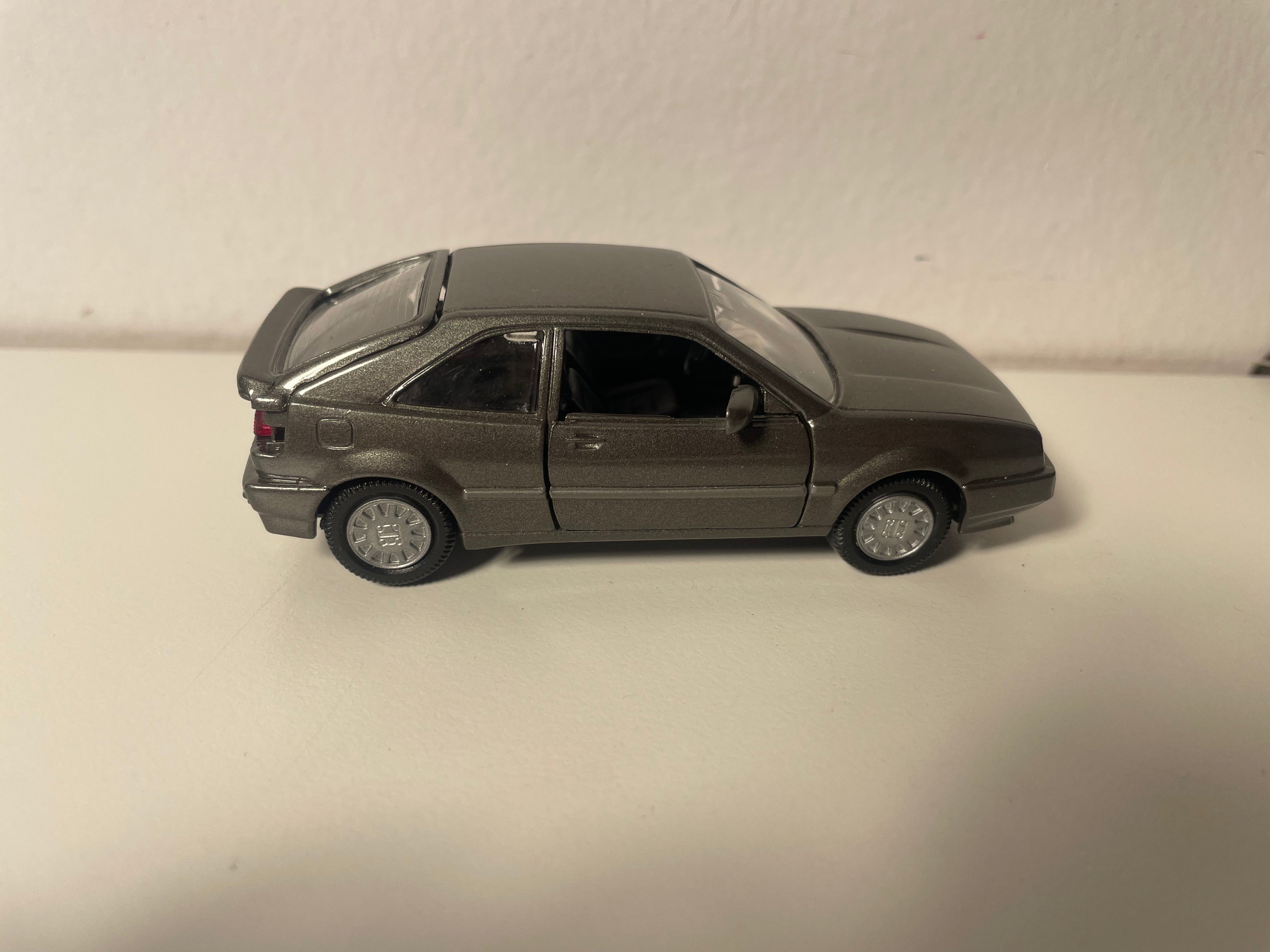 Volkswagen Corrado gris oscuro