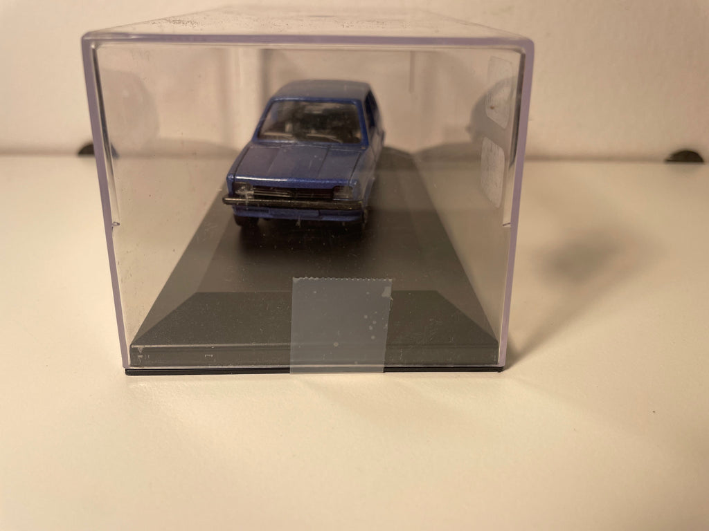Blaue Ford Fiesta