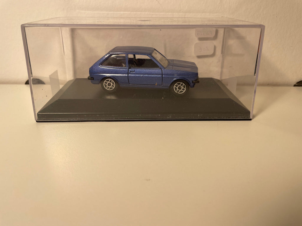 Blaue Ford Fiesta